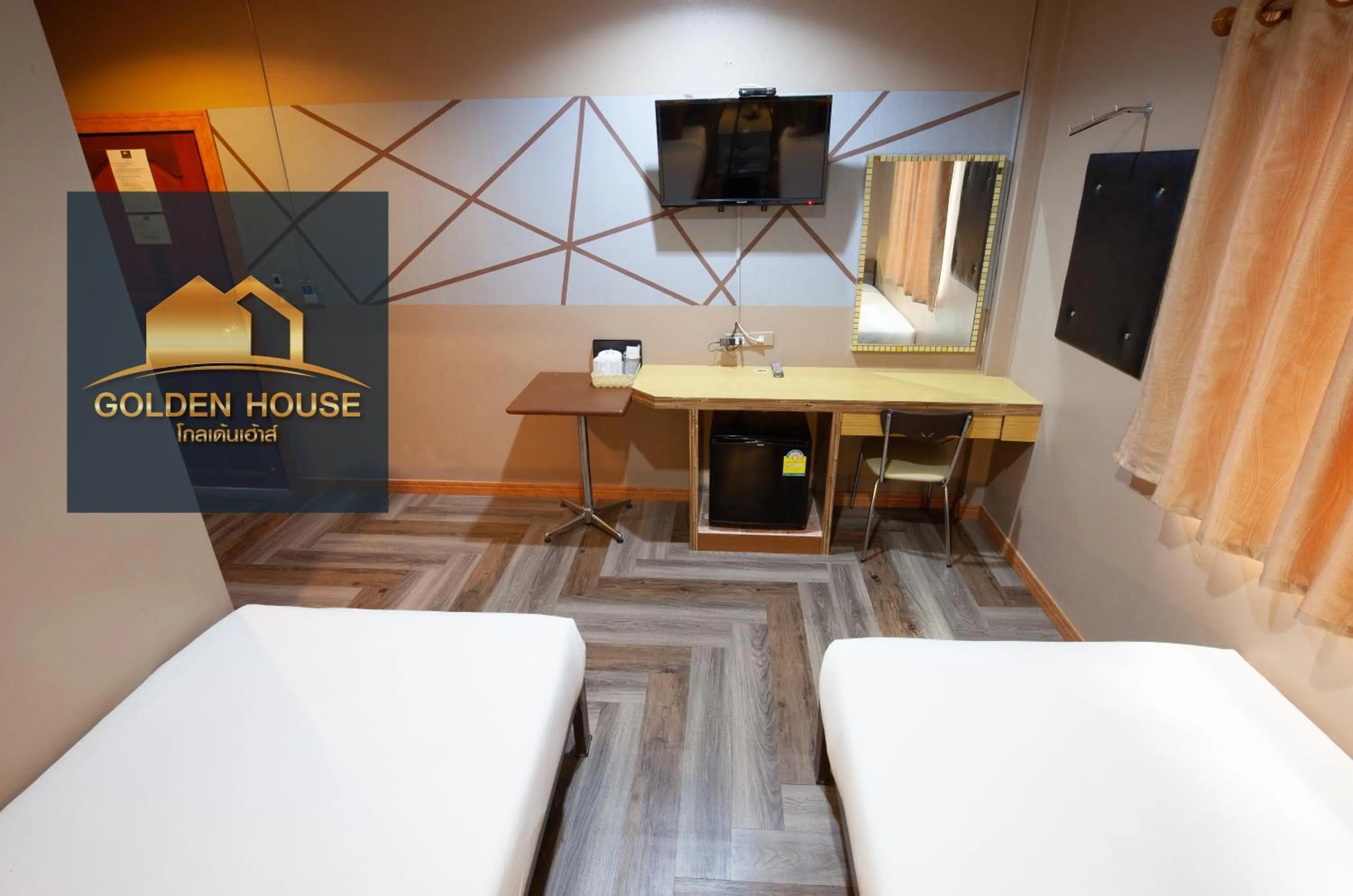 TV and multimedia, Bed in Golden House Hotel Sakaeo