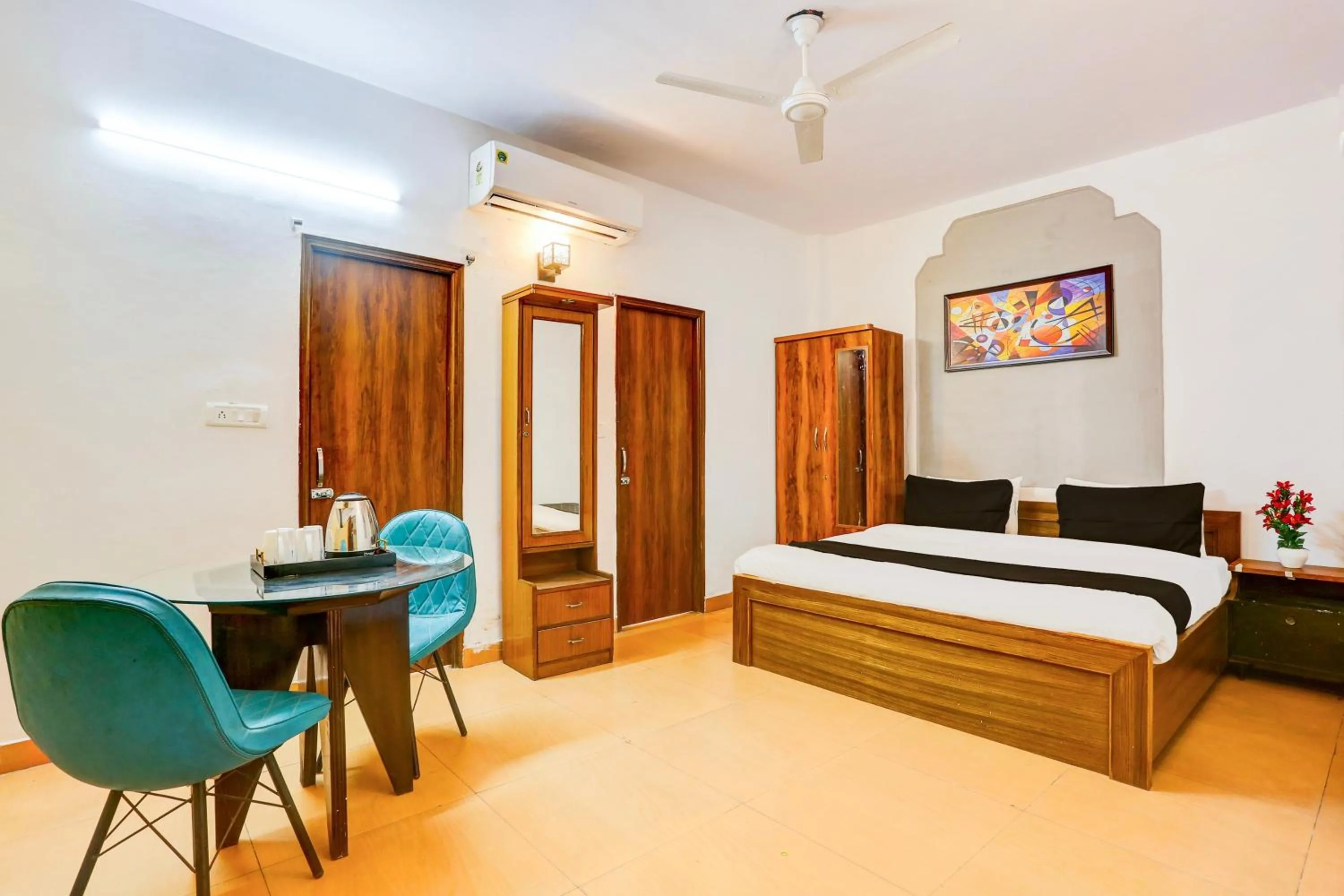 Bedroom in Hotel O KC