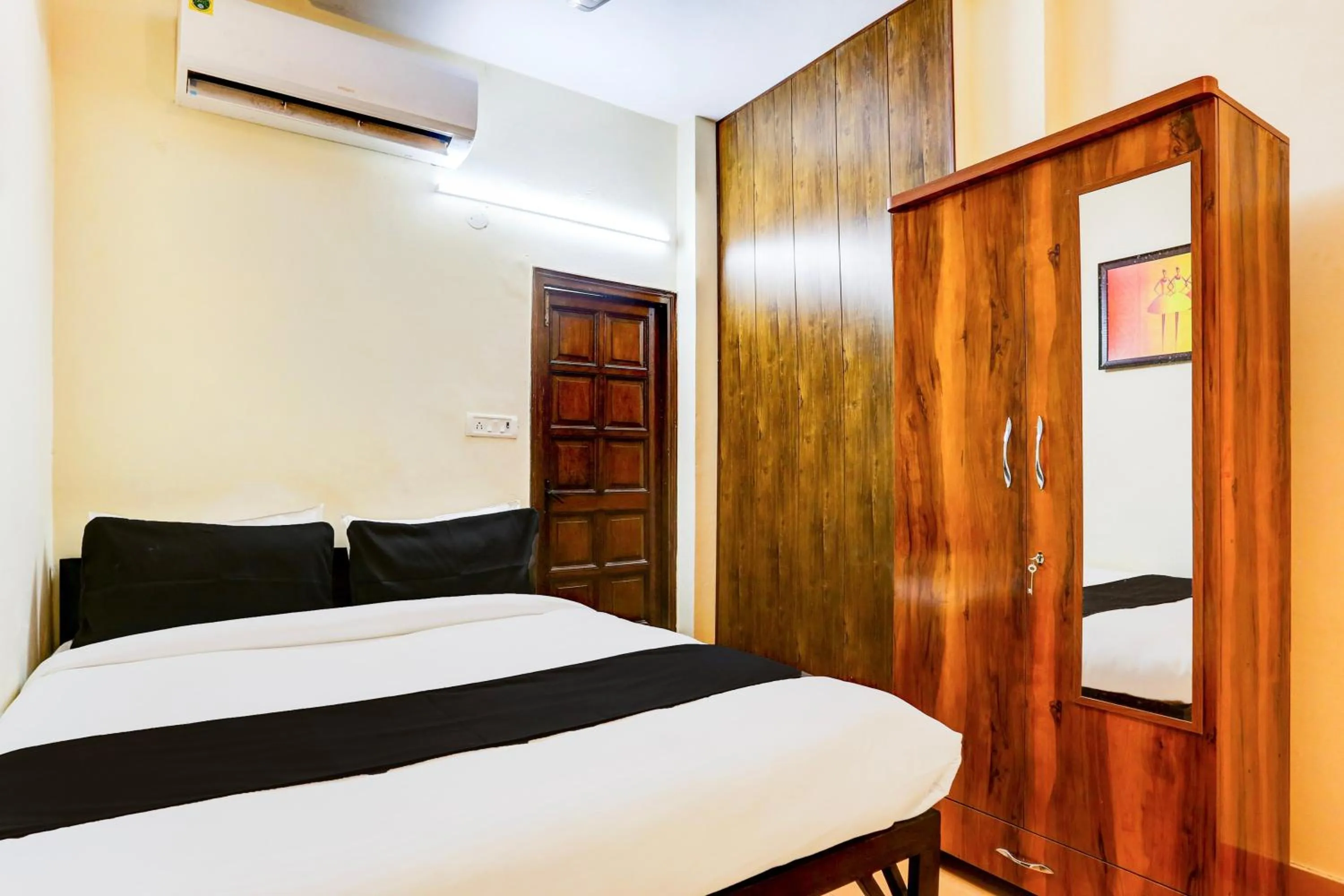 Bedroom, Bed in Hotel O KC