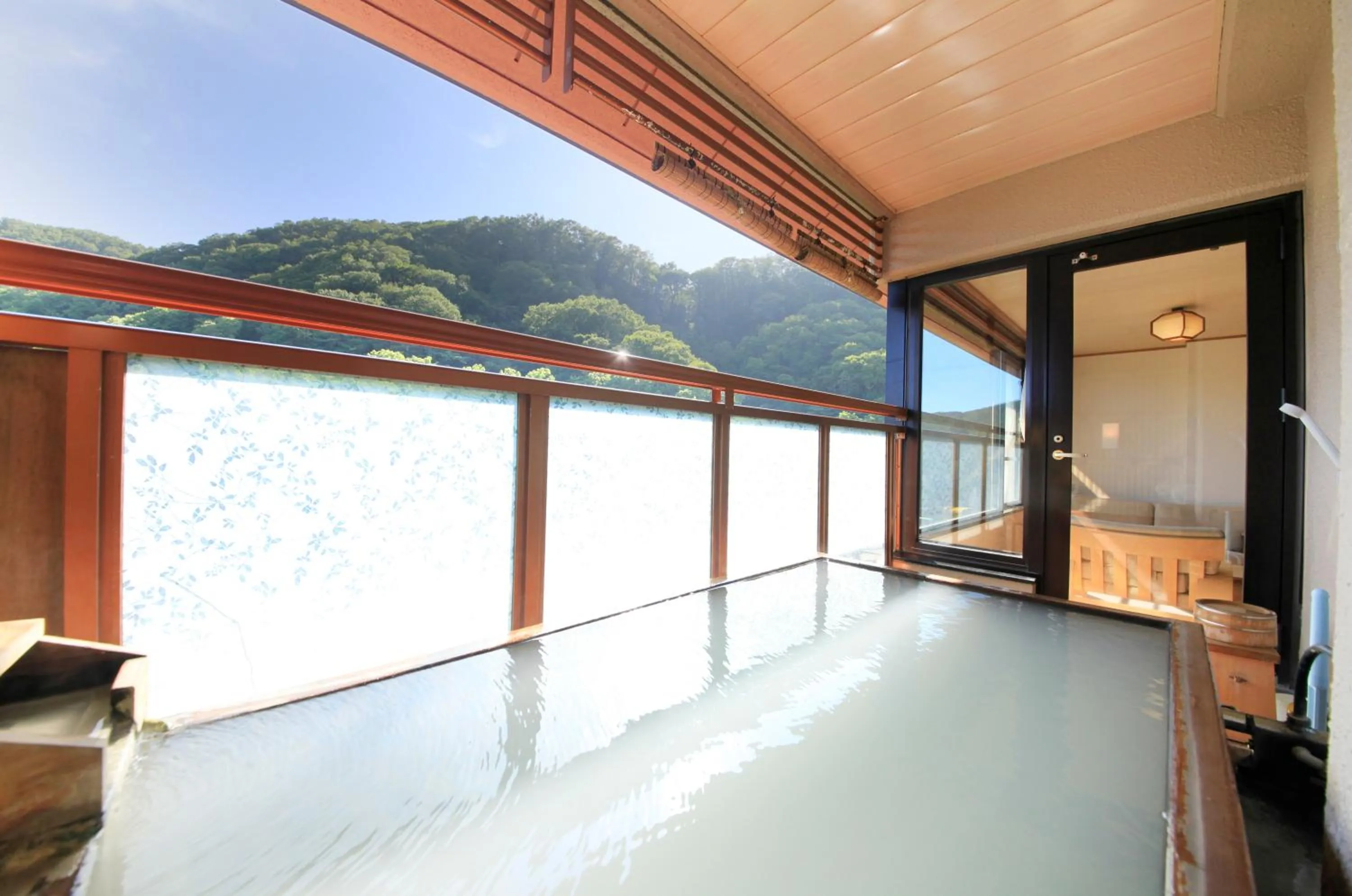 Hot Spring Bath in Ryotei Hanayura