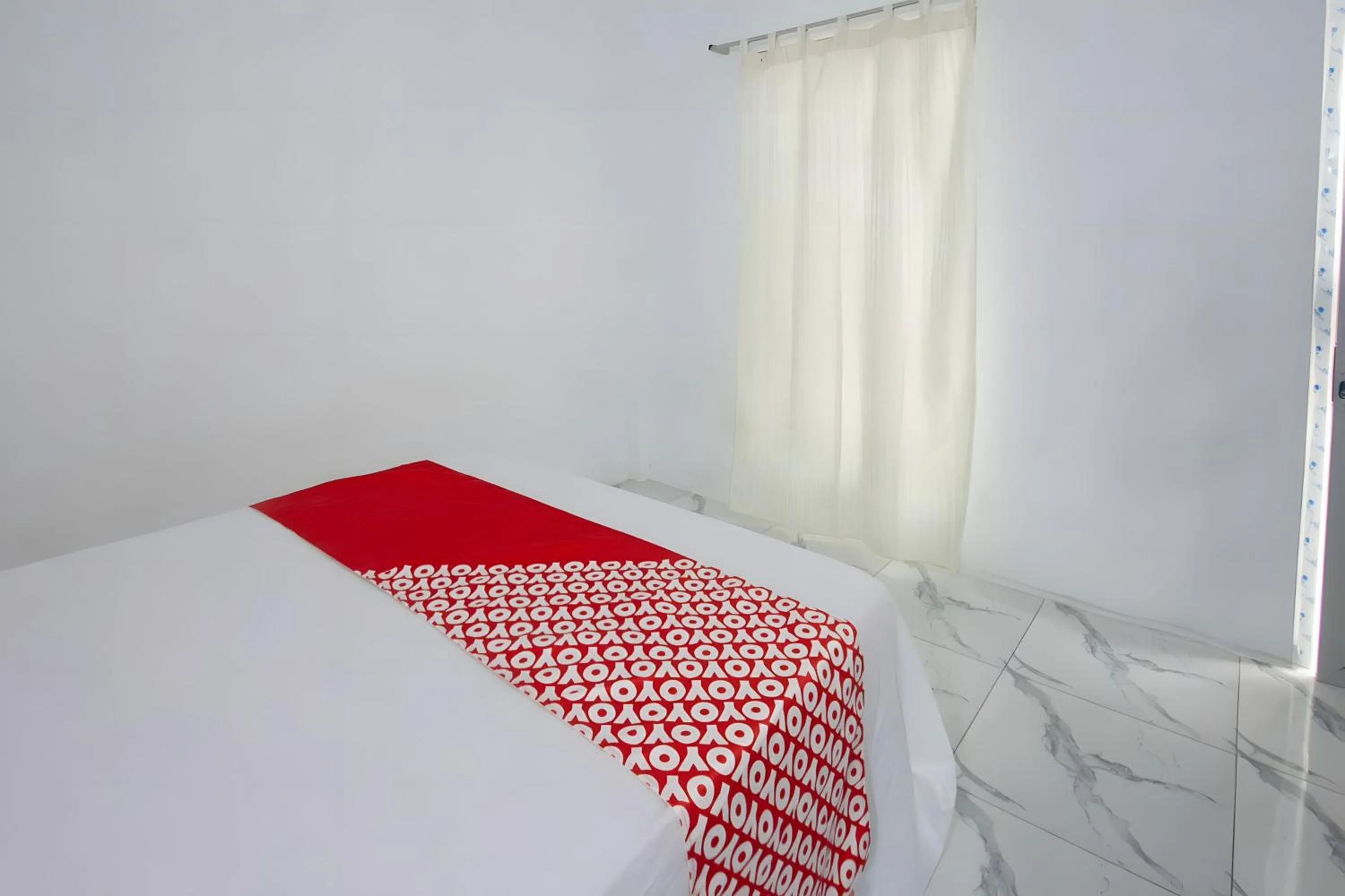 Bedroom, Bed in OYO 93440 Warde Hotel Near Sae Restaurant