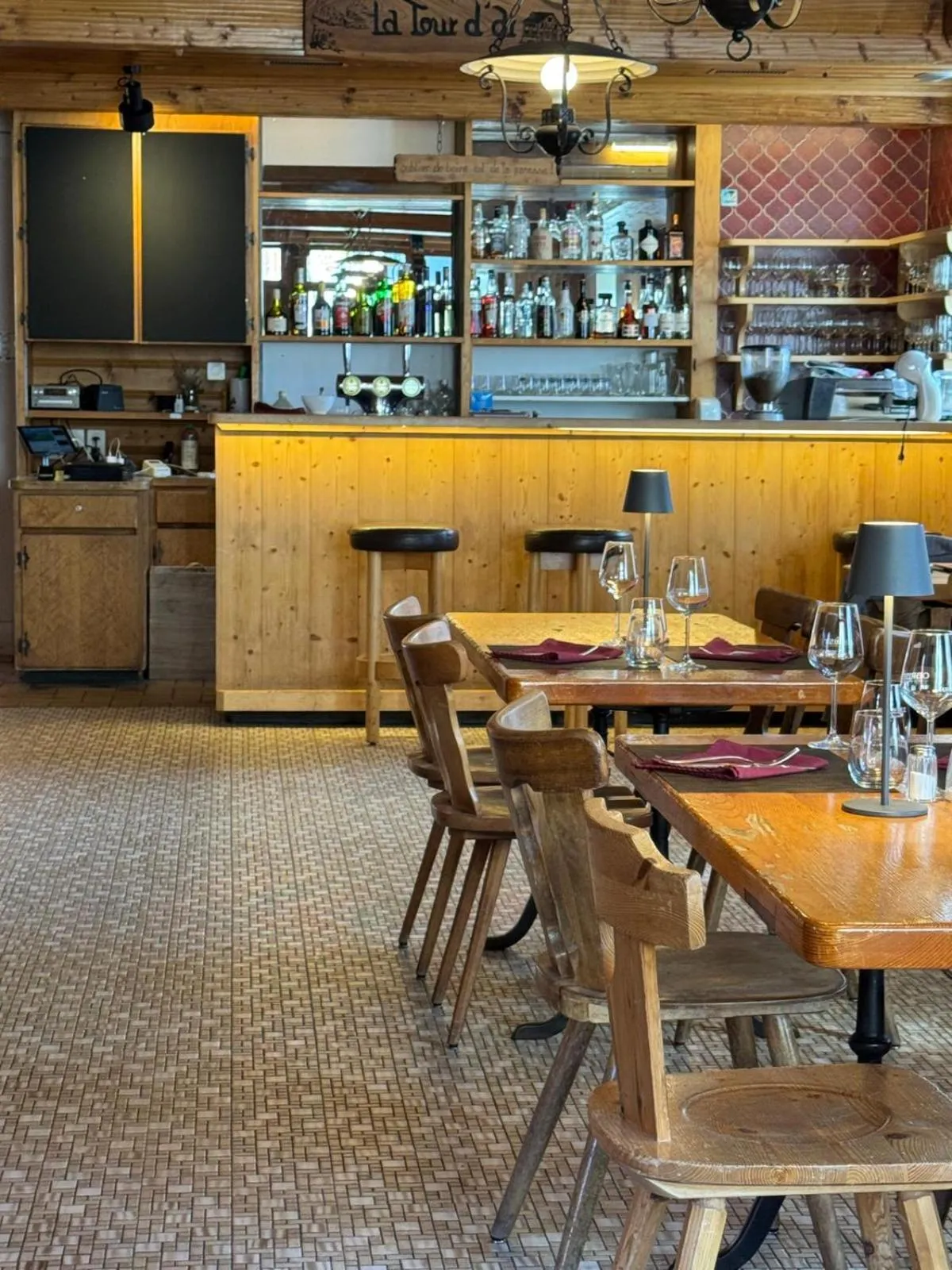 Restaurant/places to eat in Hotel La Tour d'Aï