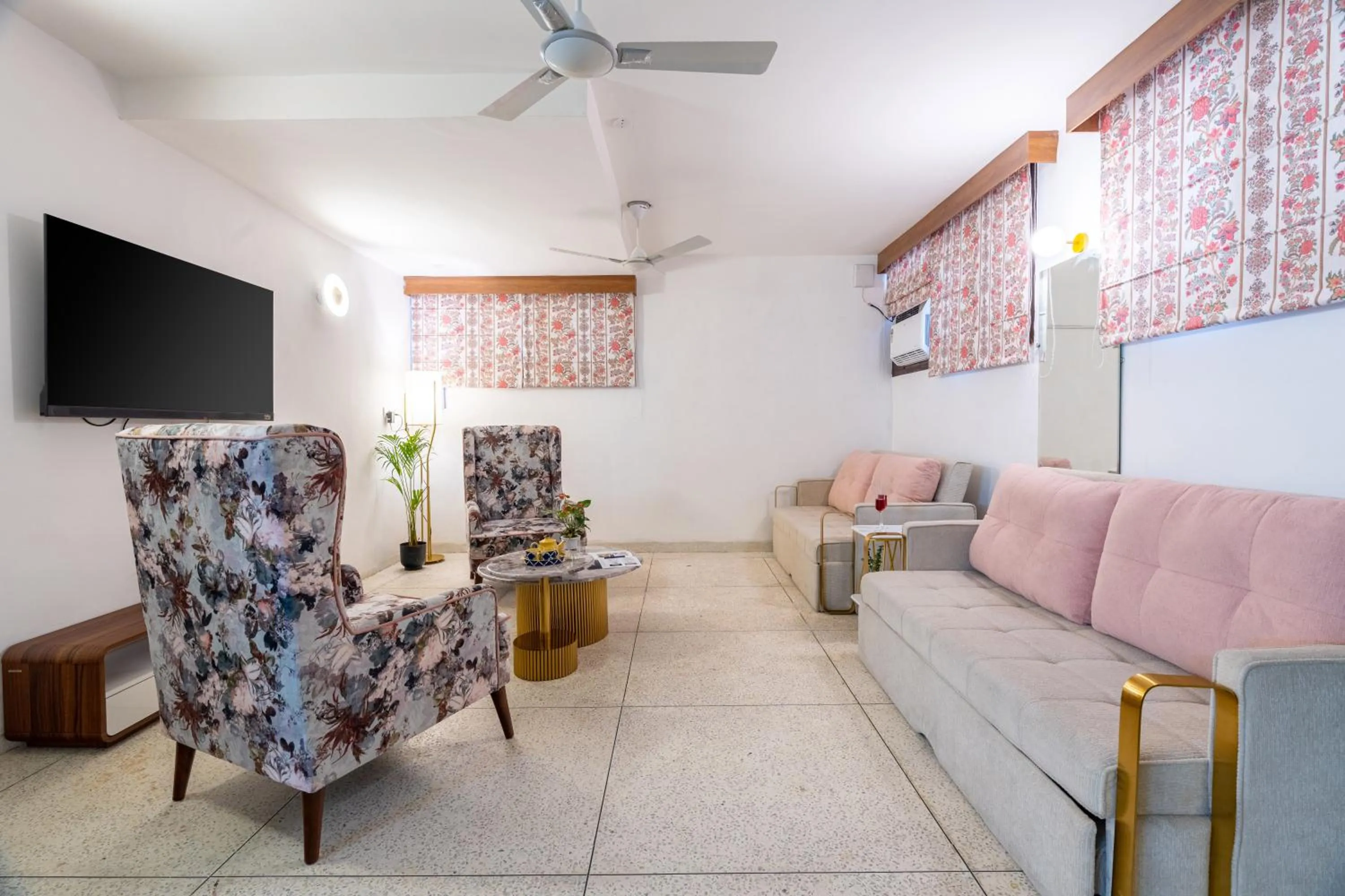 TV and multimedia in Homlee-Excellency Large 4BHK-South Delhi- NFC