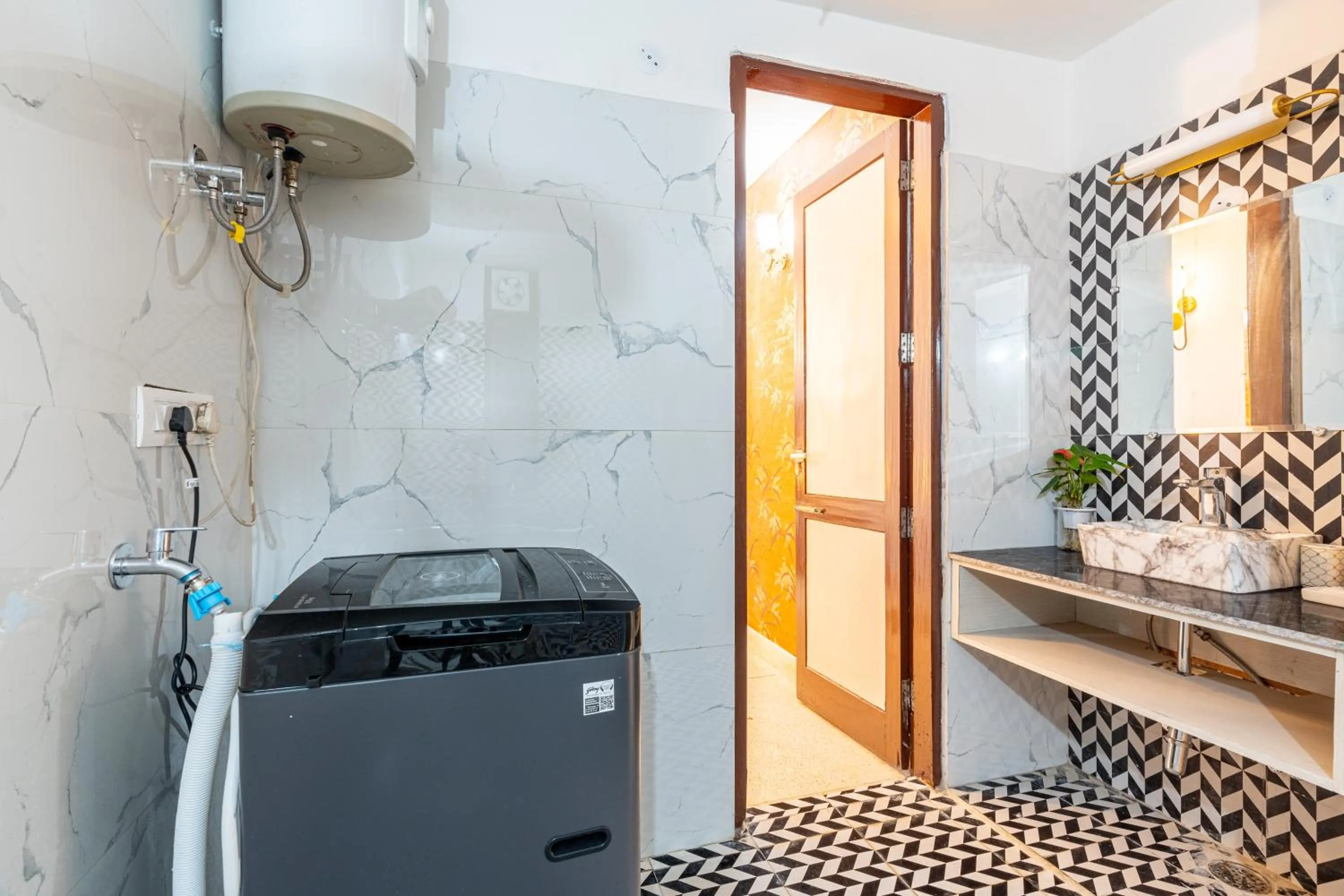 washing machine in Homlee-Excellency Large 4BHK-South Delhi- NFC