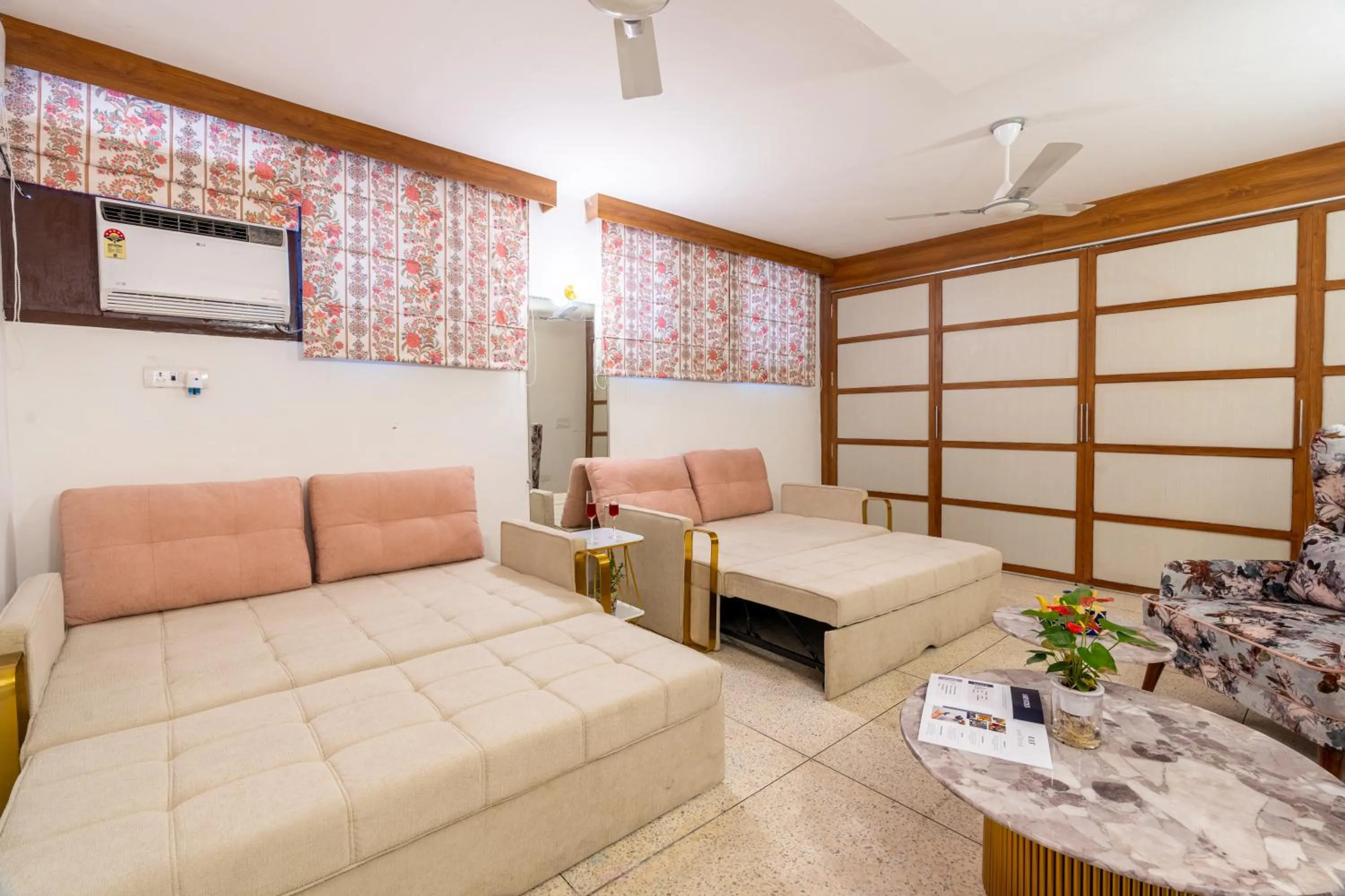 TV and multimedia in Homlee-Excellency Large 4BHK-South Delhi- NFC