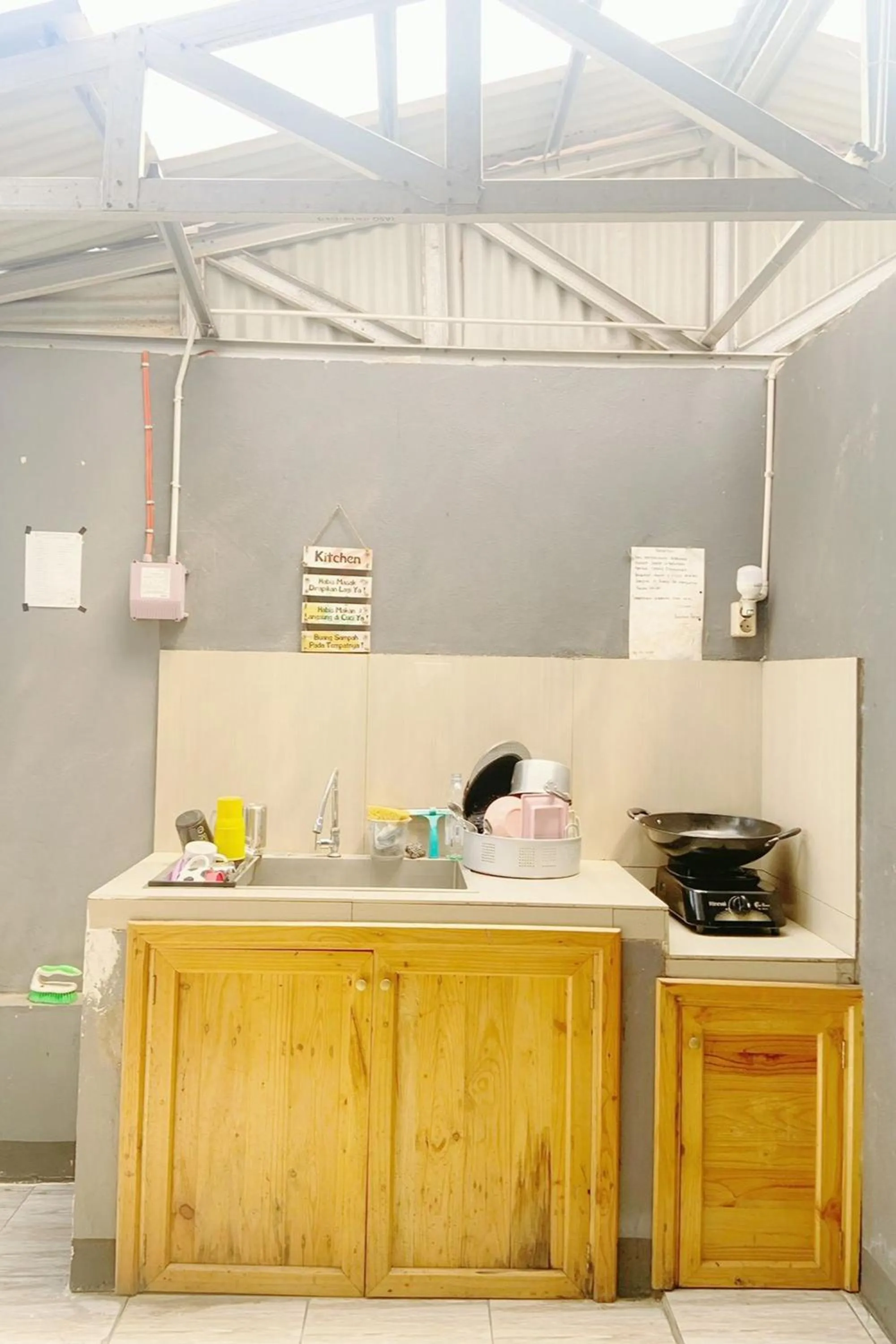 Kitchen or kitchenette in Pondokan Guest House Rinjani Syariah