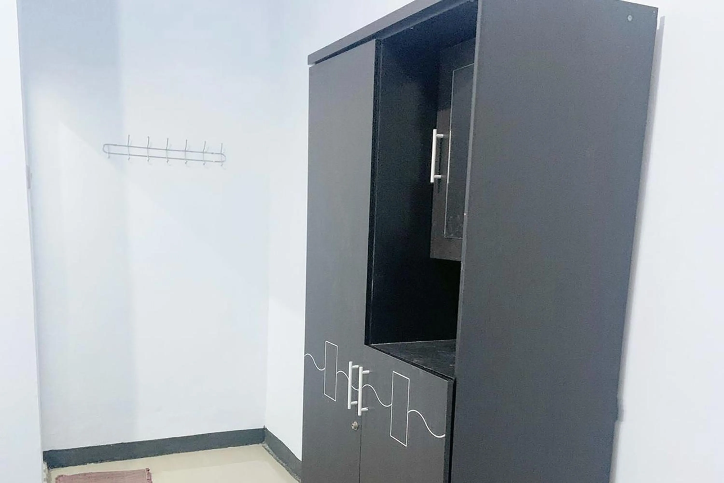 wardrobe in Pondokan Guest House Rinjani Syariah