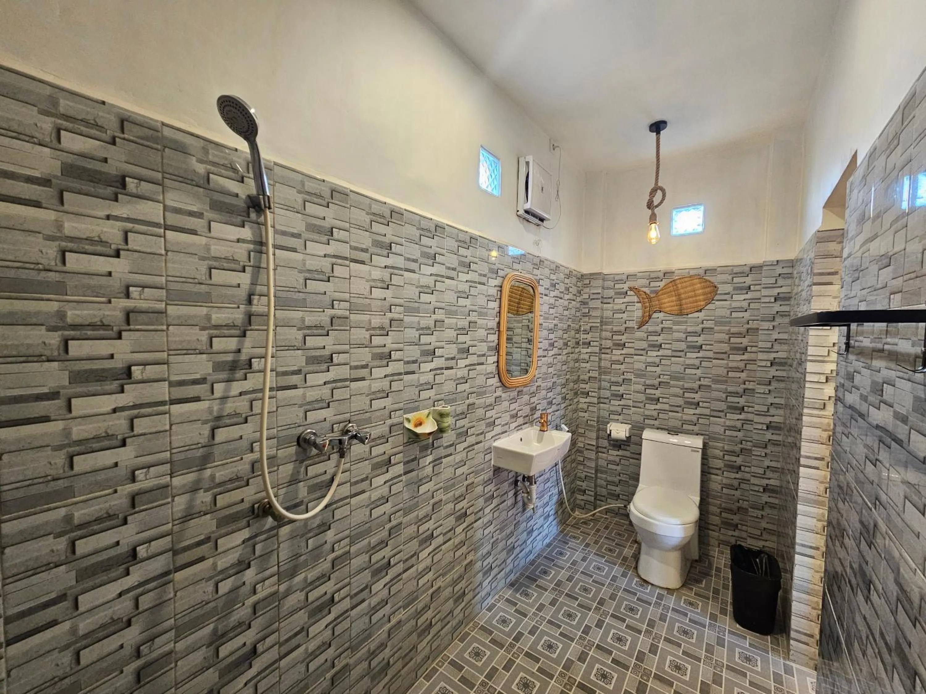 Shower in Risna Homestay