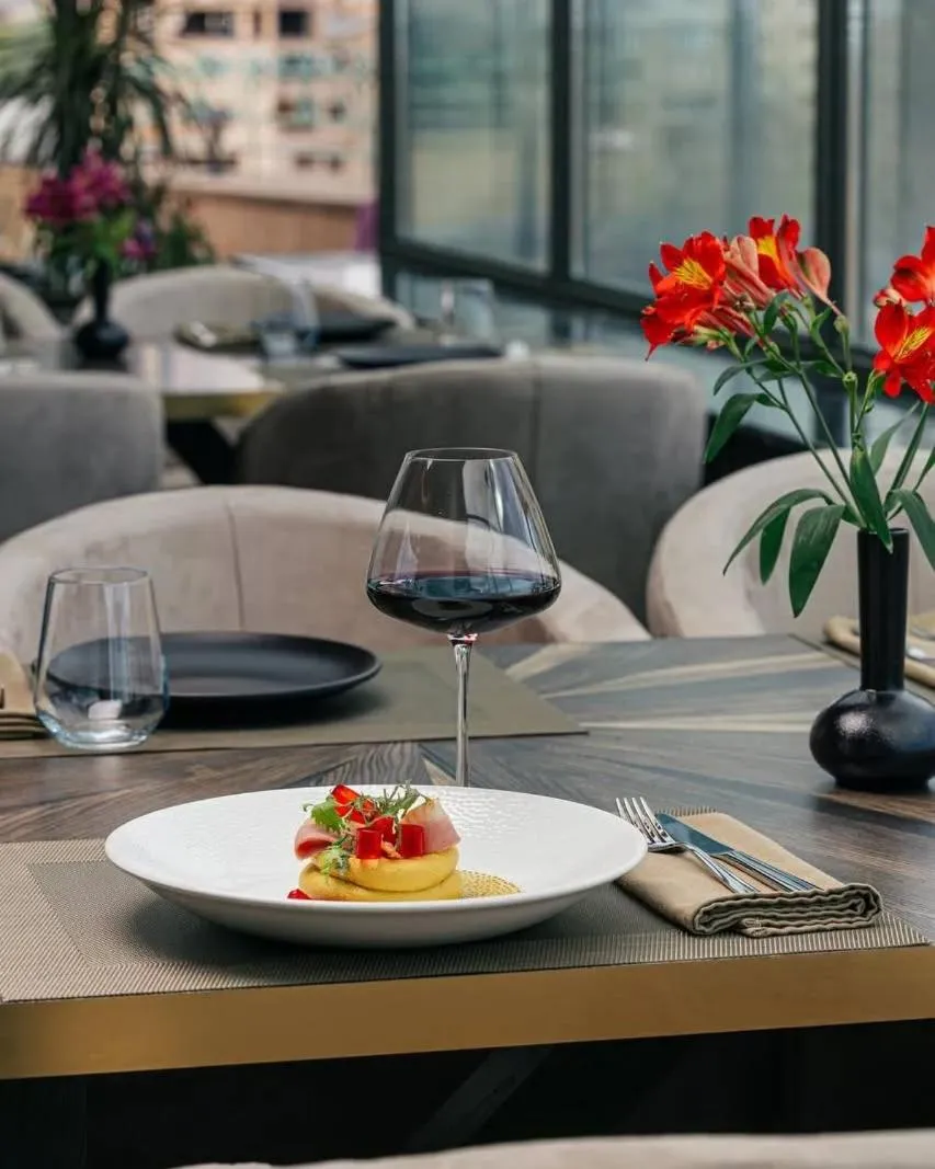 Restaurant/places to eat in Paris Hotel Yerevan