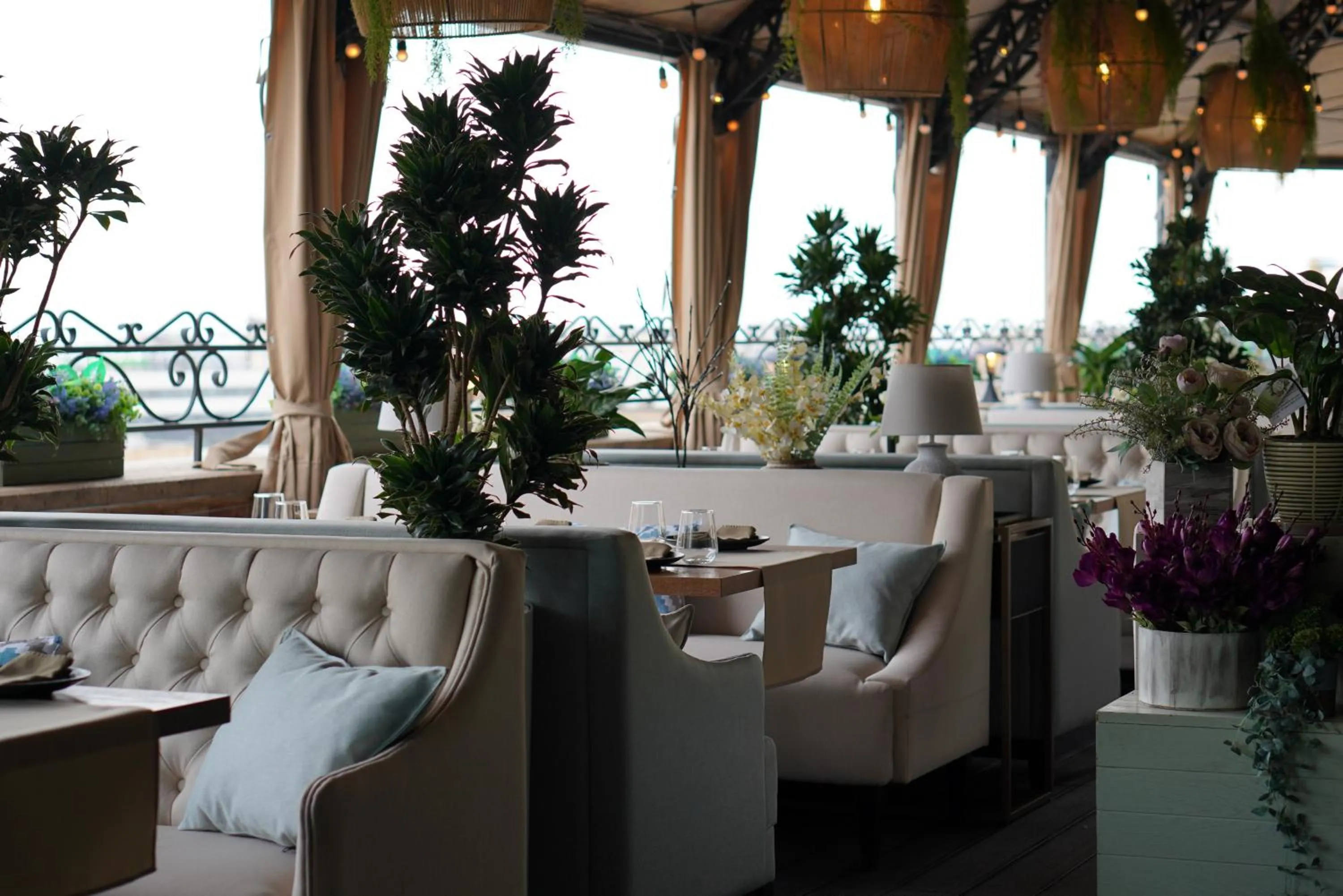 Restaurant/places to eat in Paris Hotel Yerevan