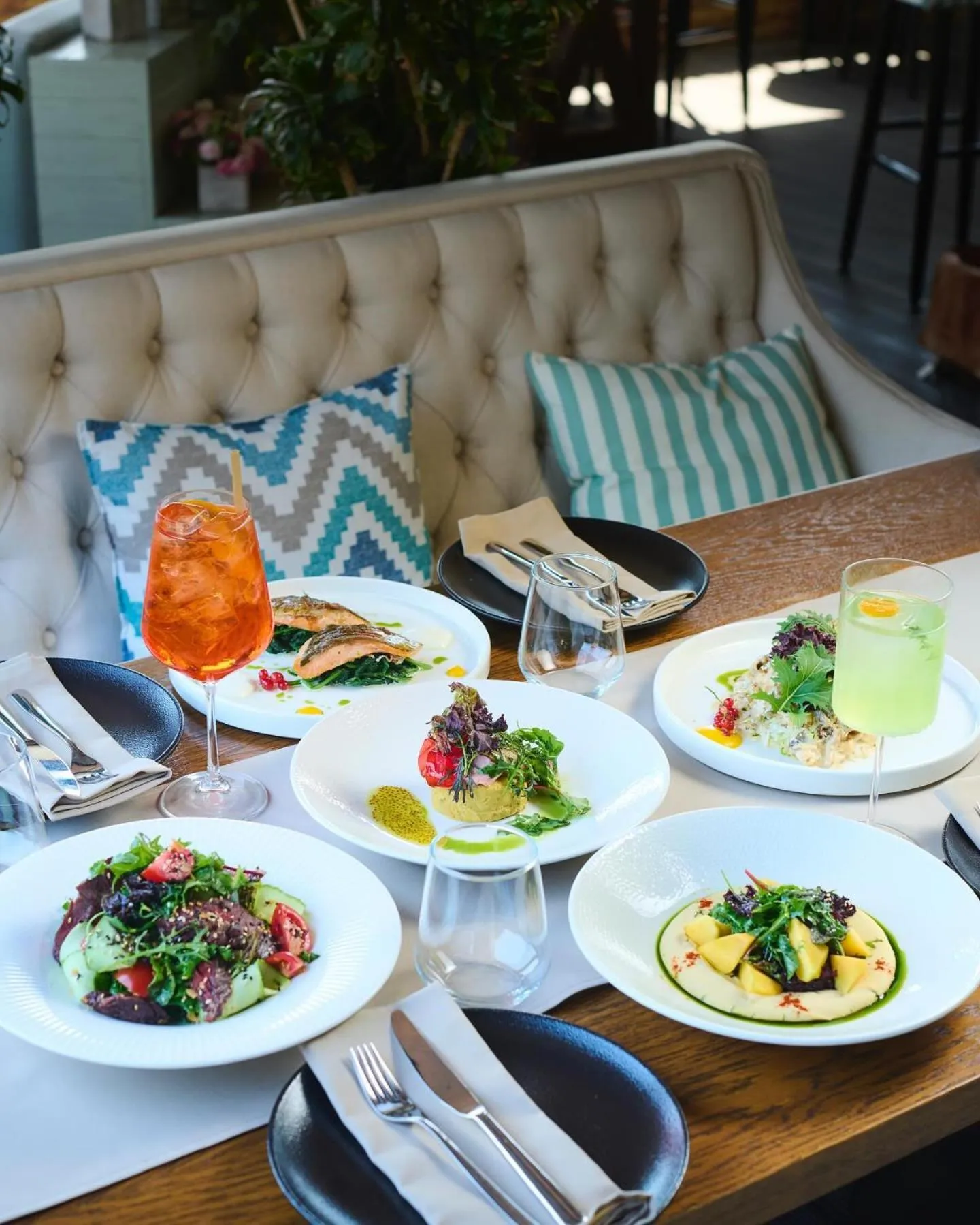 Restaurant/places to eat in Paris Hotel Yerevan