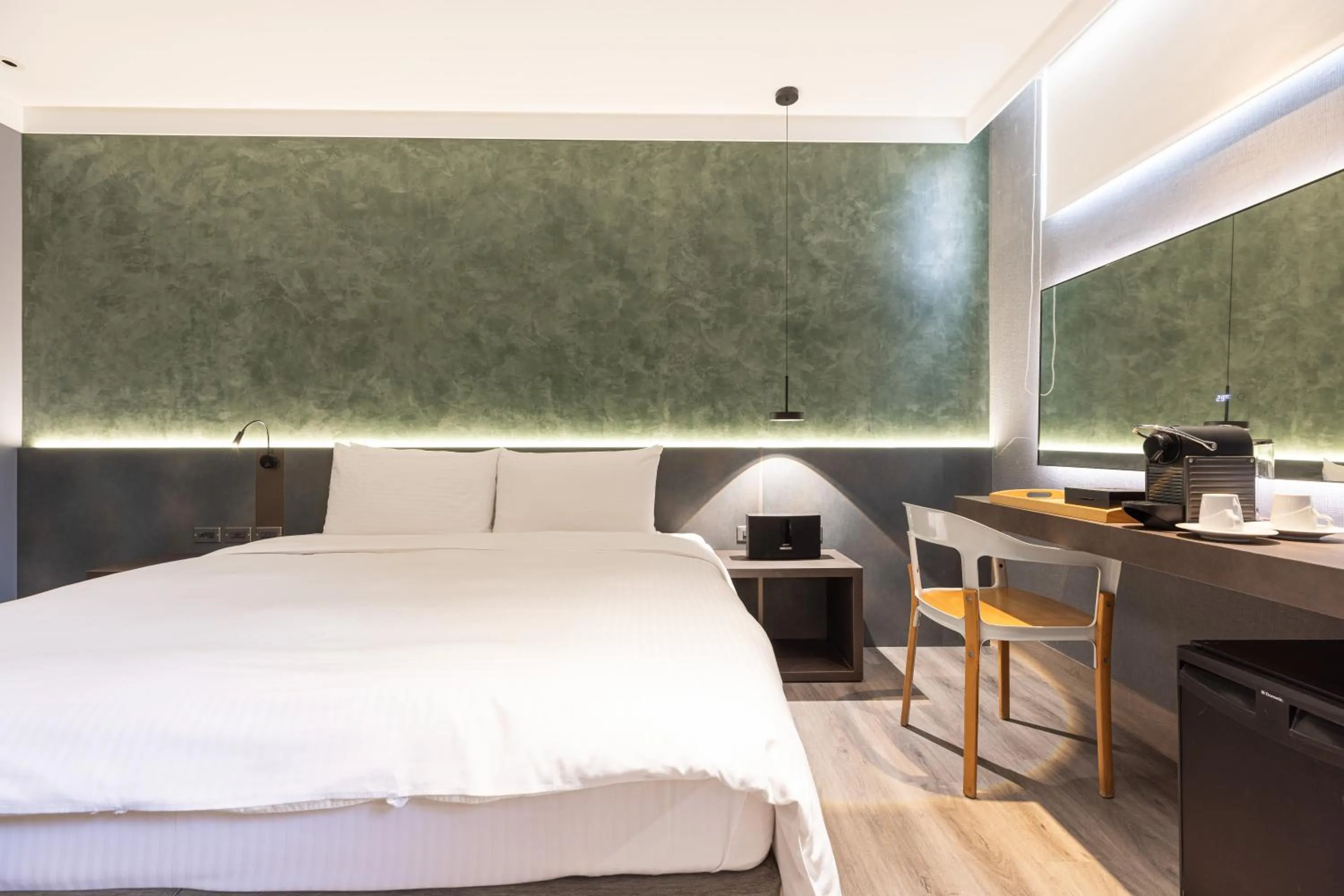 Photo of the whole room, Bed in Green Hotel