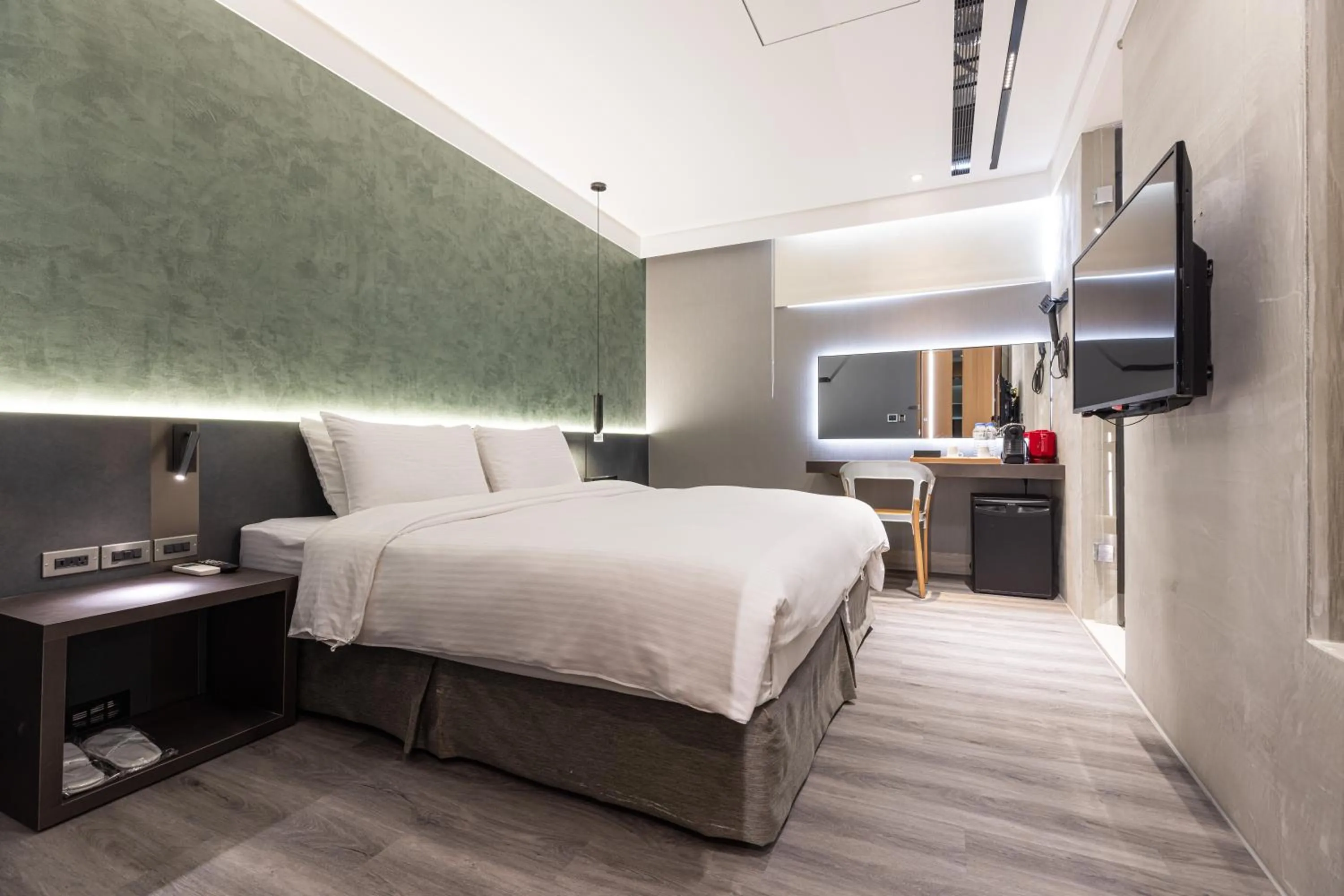 Decorative detail, Bed in Green Hotel