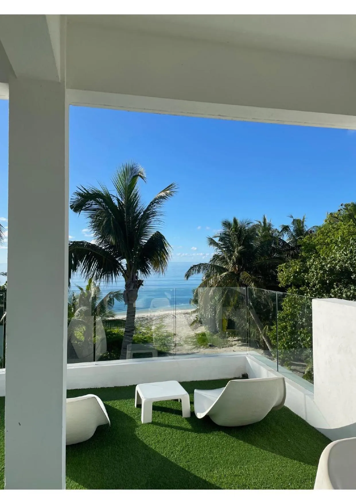 Seating area in EQ SURF RETREAT