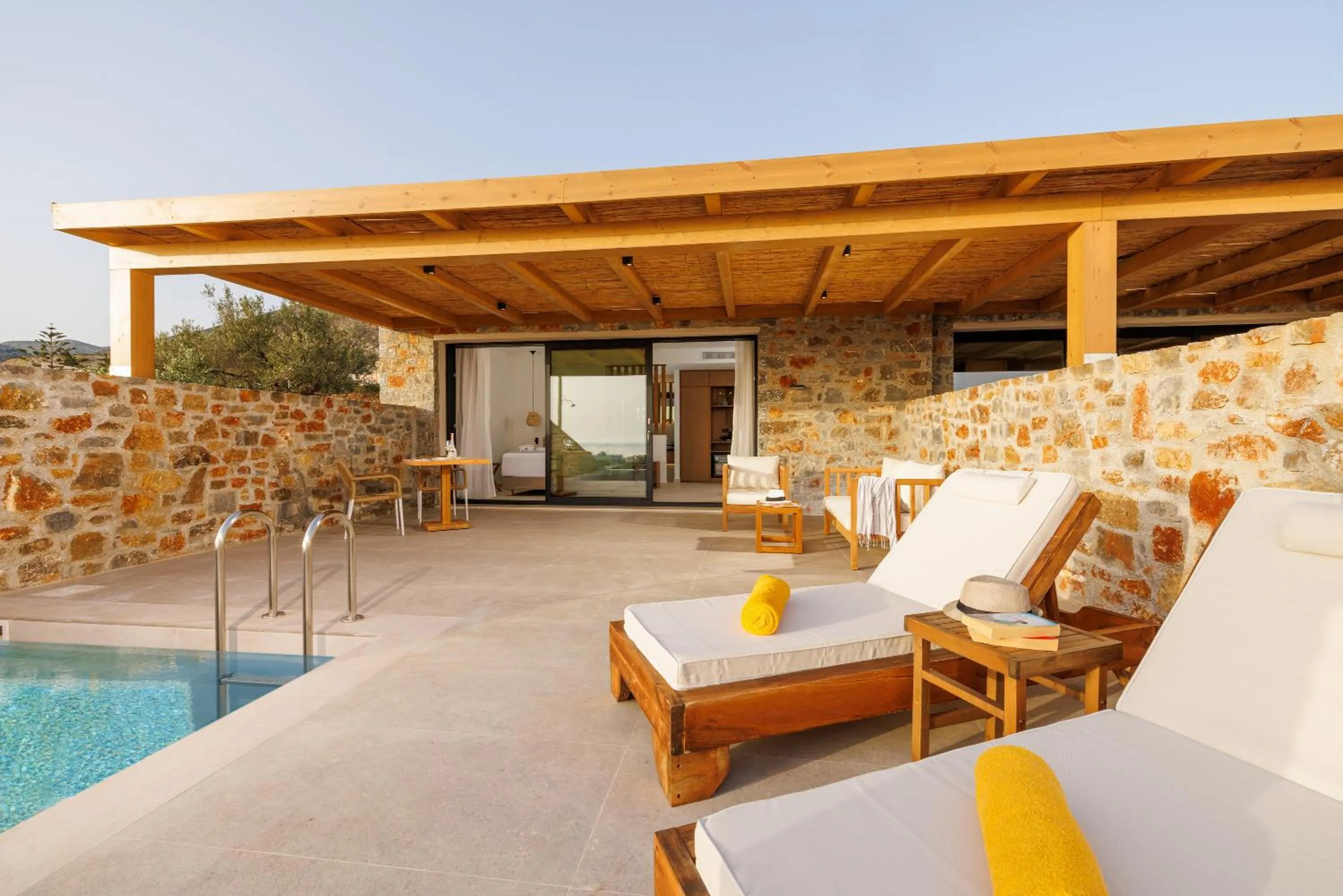 Deos Luxury Suites - Adults Only