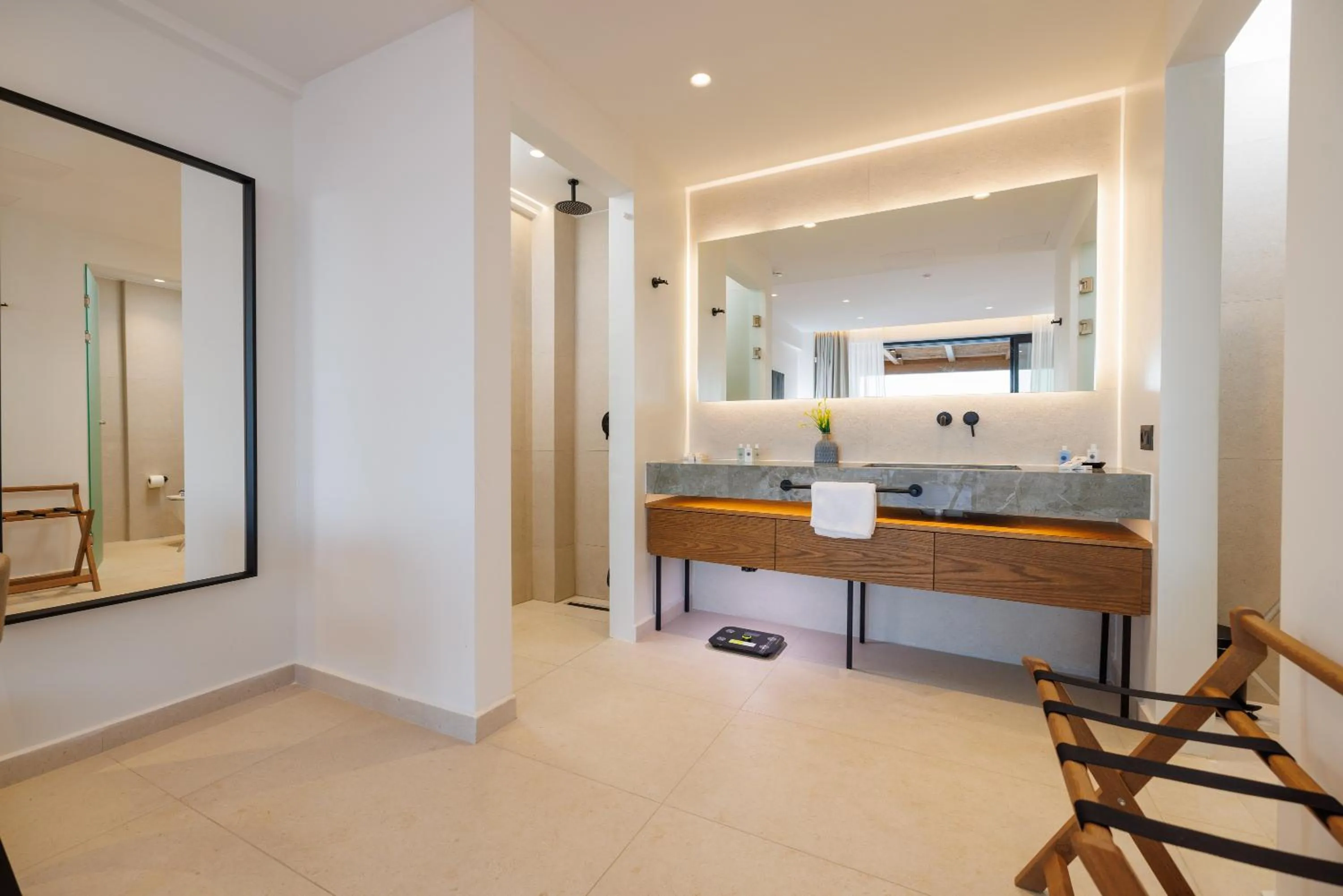 Deos Luxury Suites - Adults Only