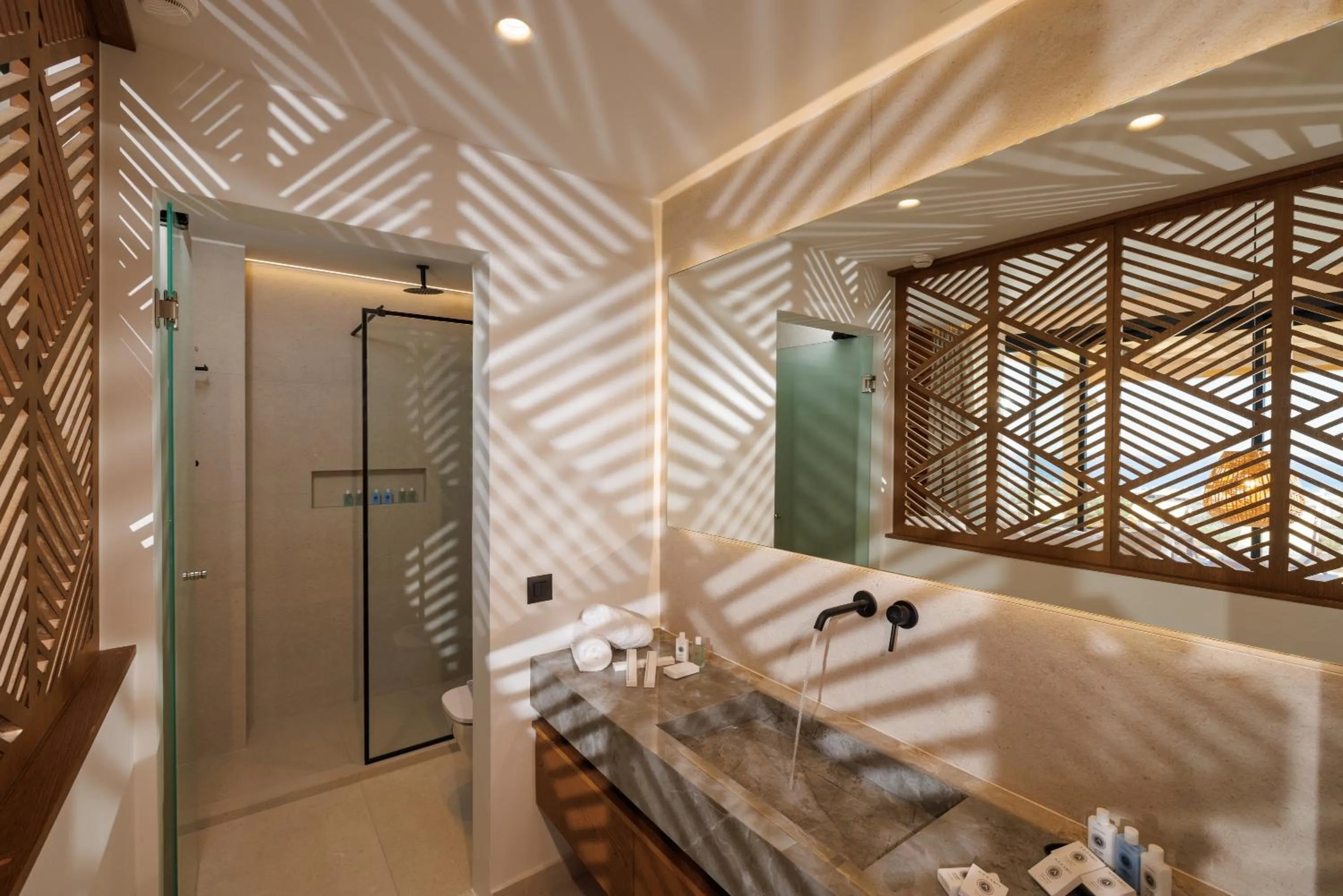 Deos Luxury Suites - Adults Only