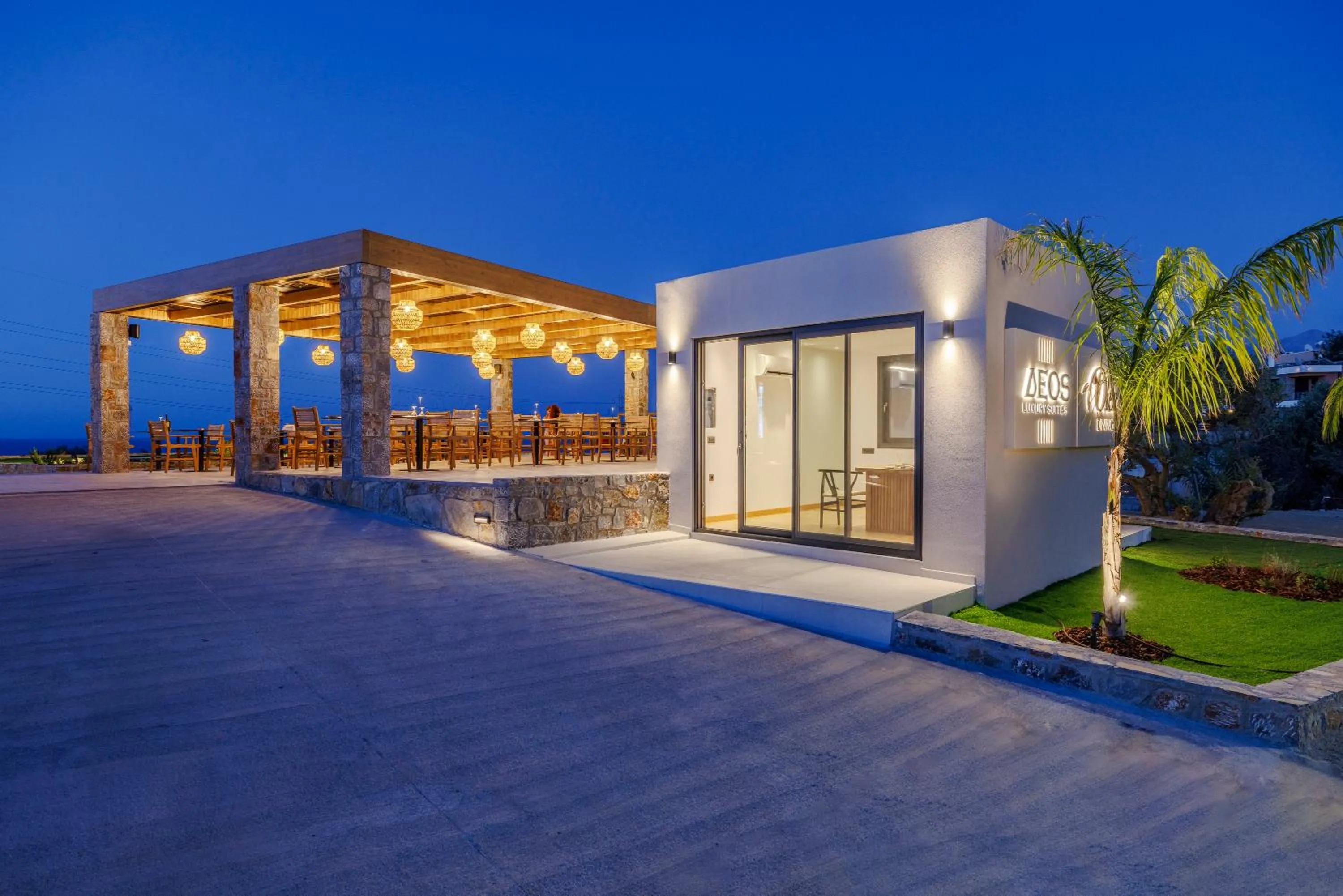 Deos Luxury Suites - Adults Only