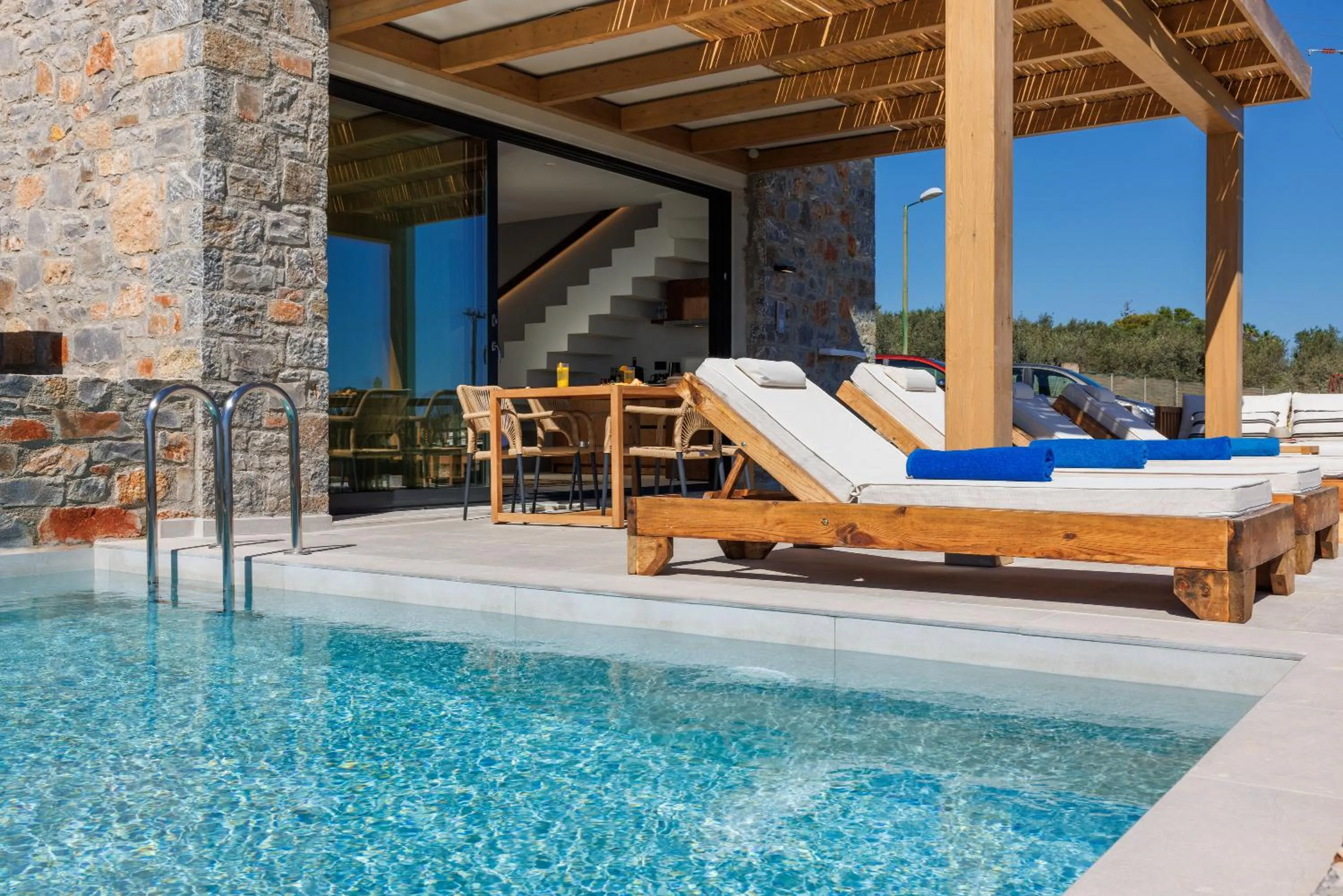 Deos Luxury Suites - Adults Only