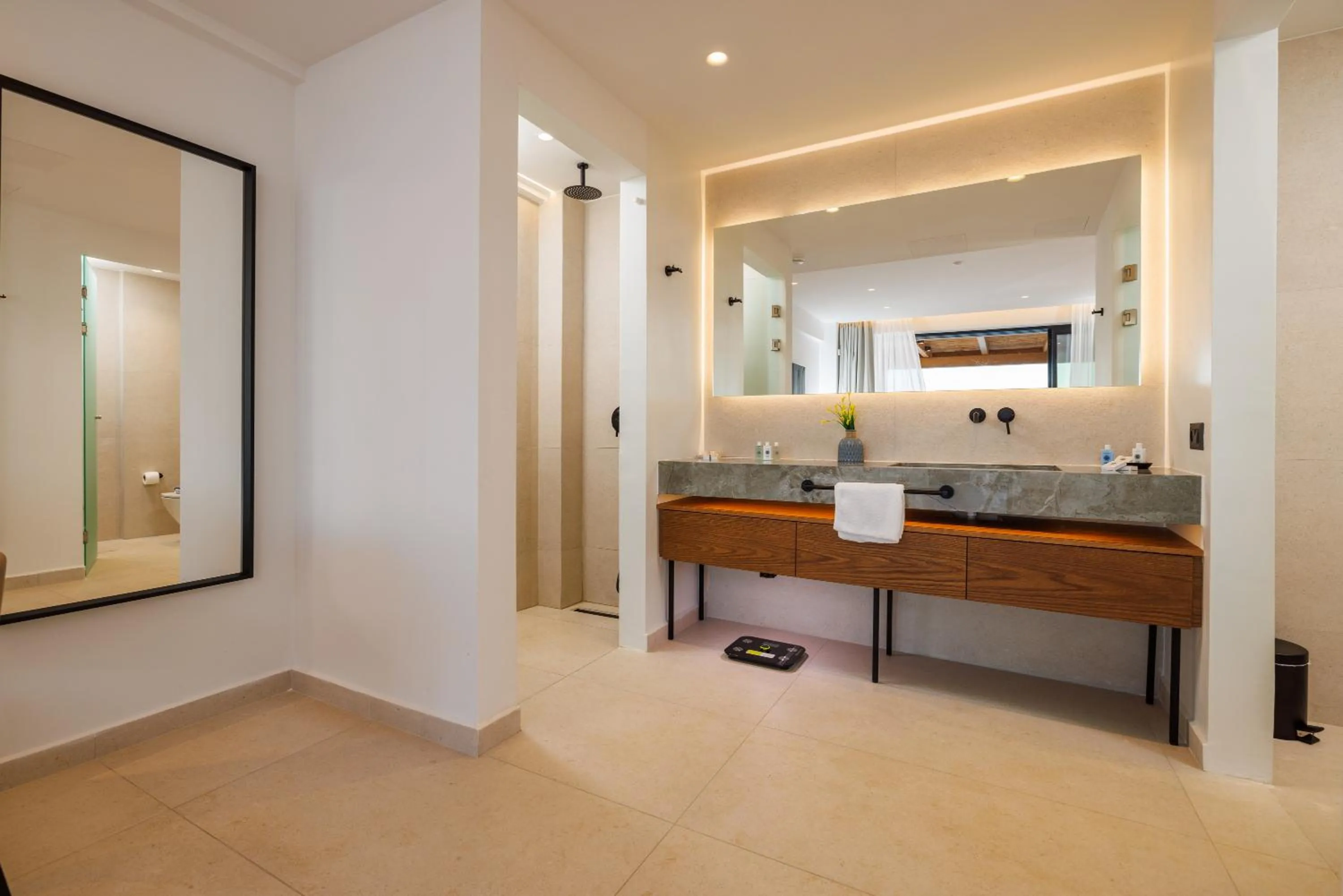 Deos Luxury Suites - Adults Only