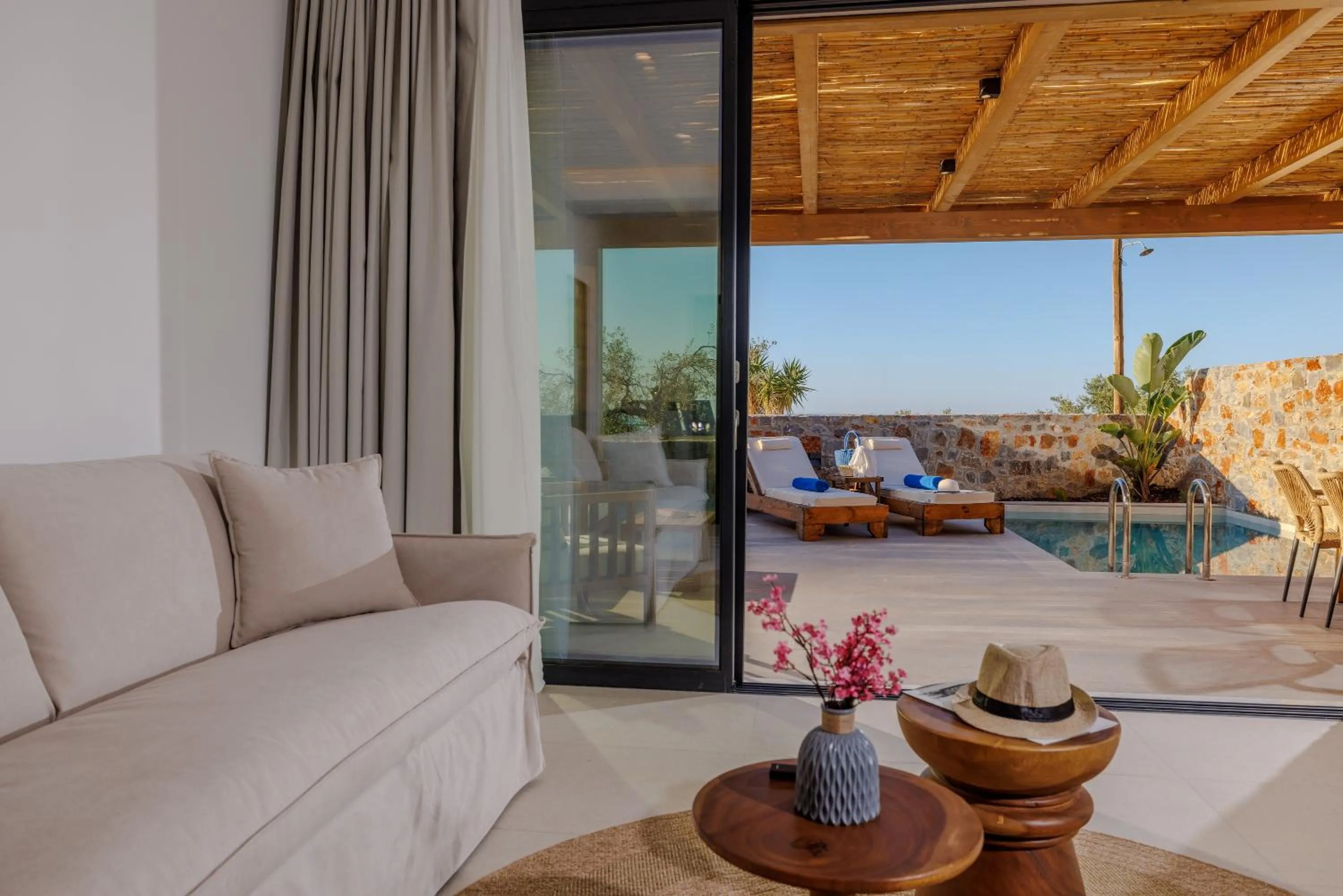 Deos Luxury Suites - Adults Only