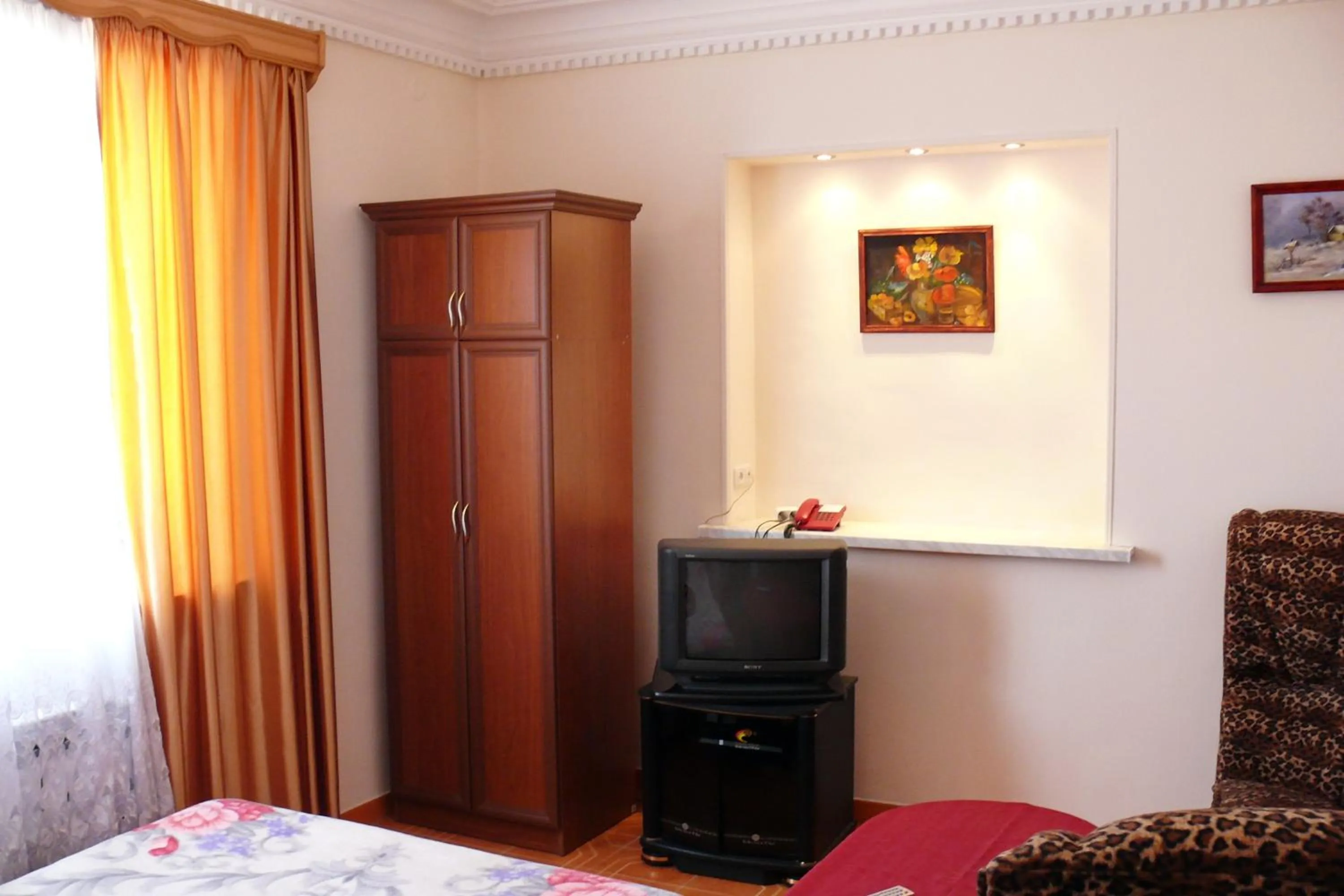 Living room, Bed in Erazank Hotel