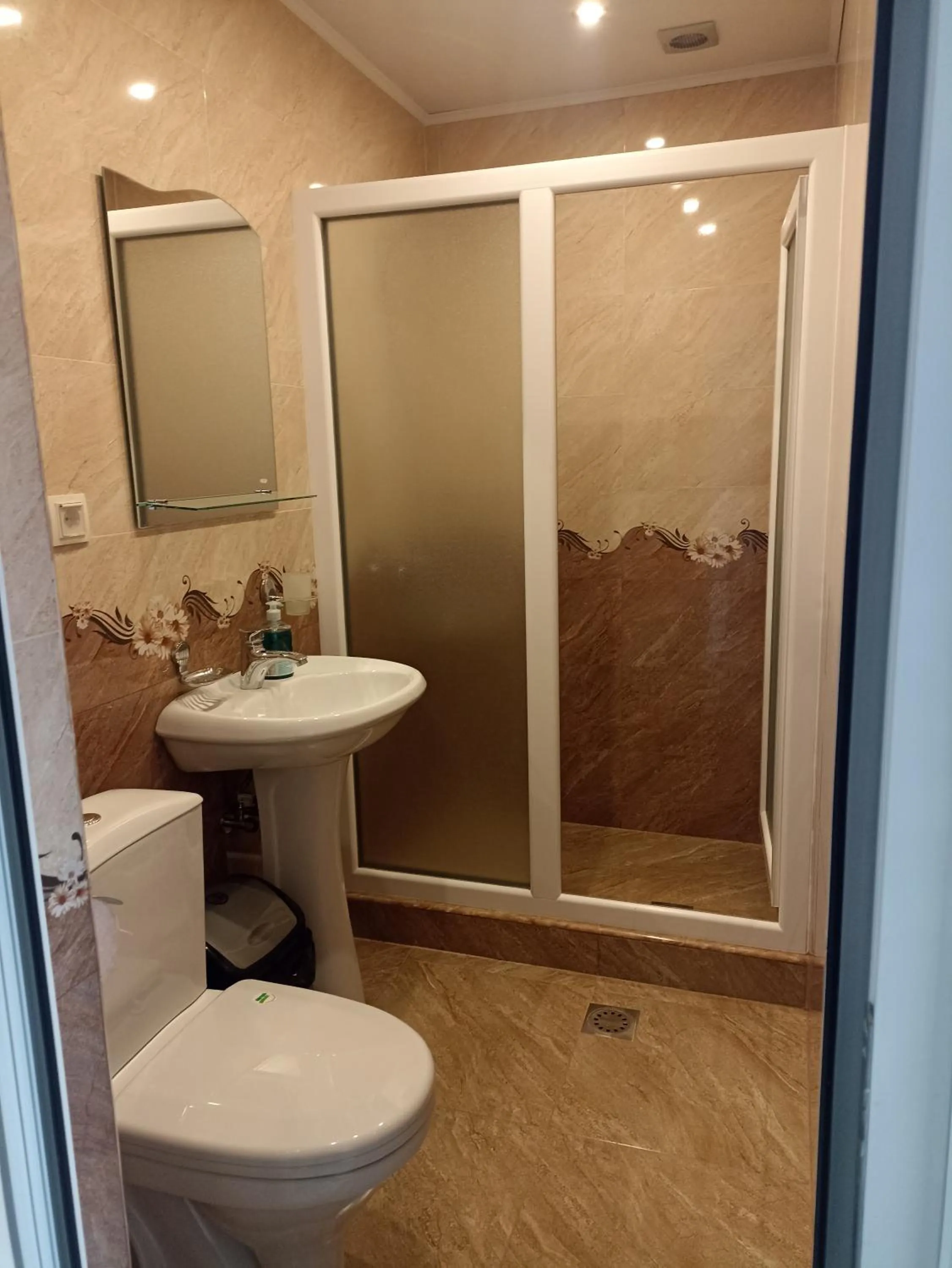 Erazank Hotel