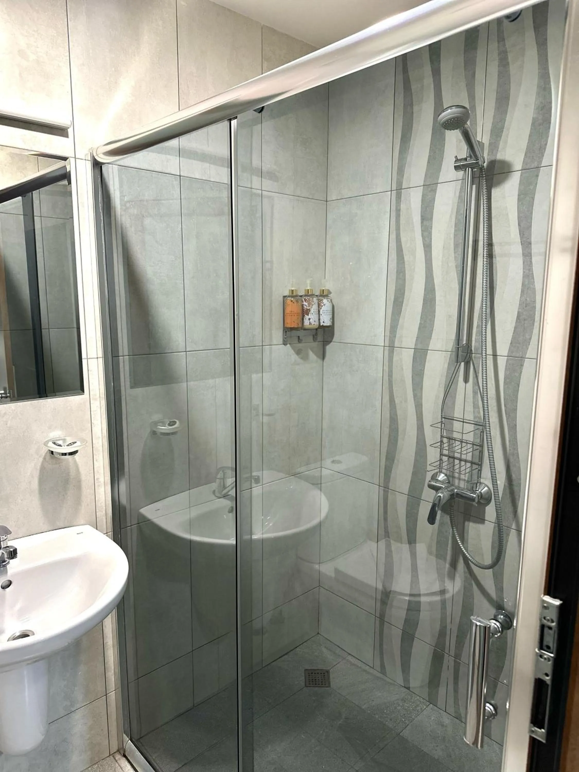 Shower in Red Fox Guesthouse