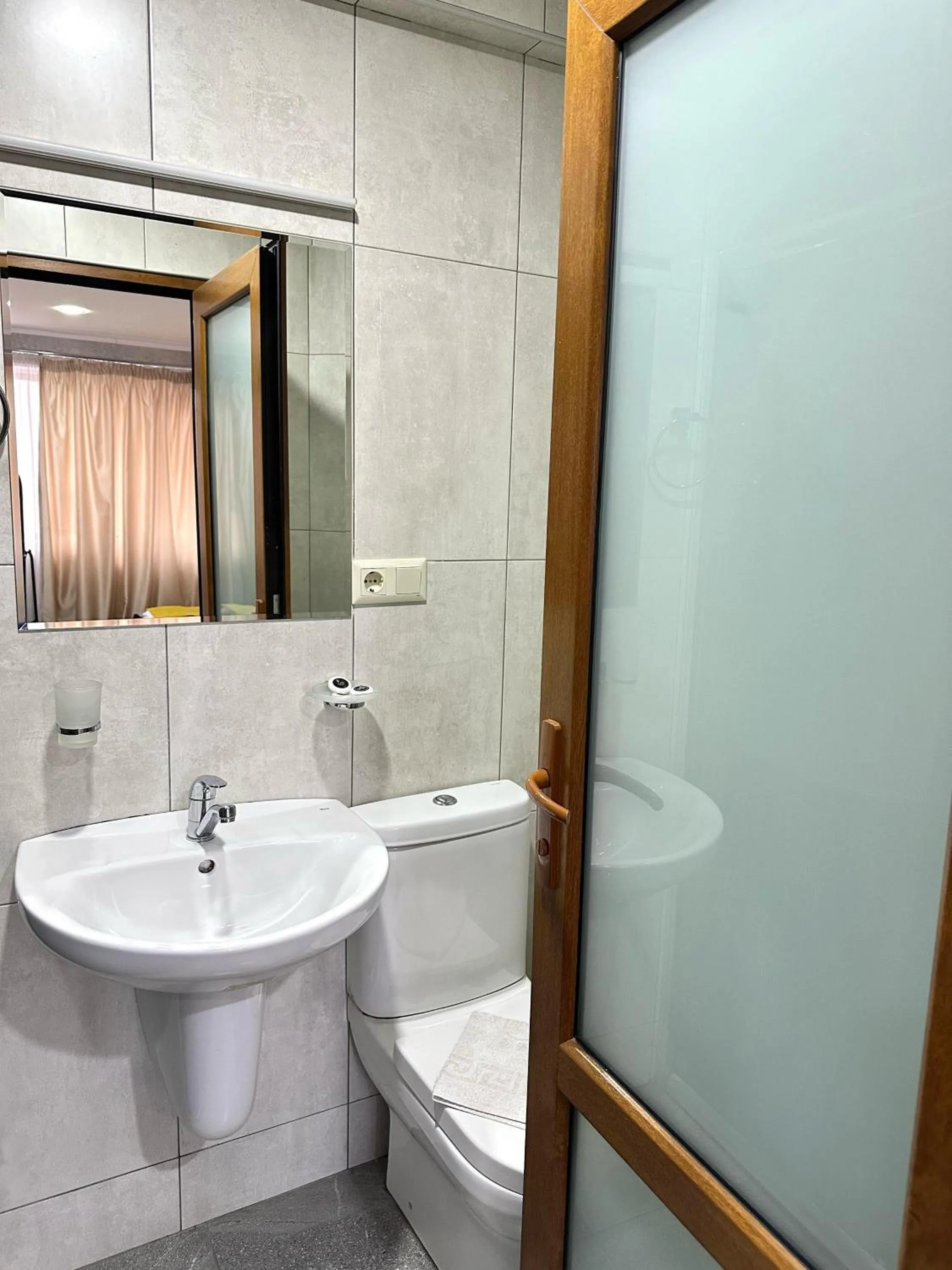 Shower in Red Fox Guesthouse