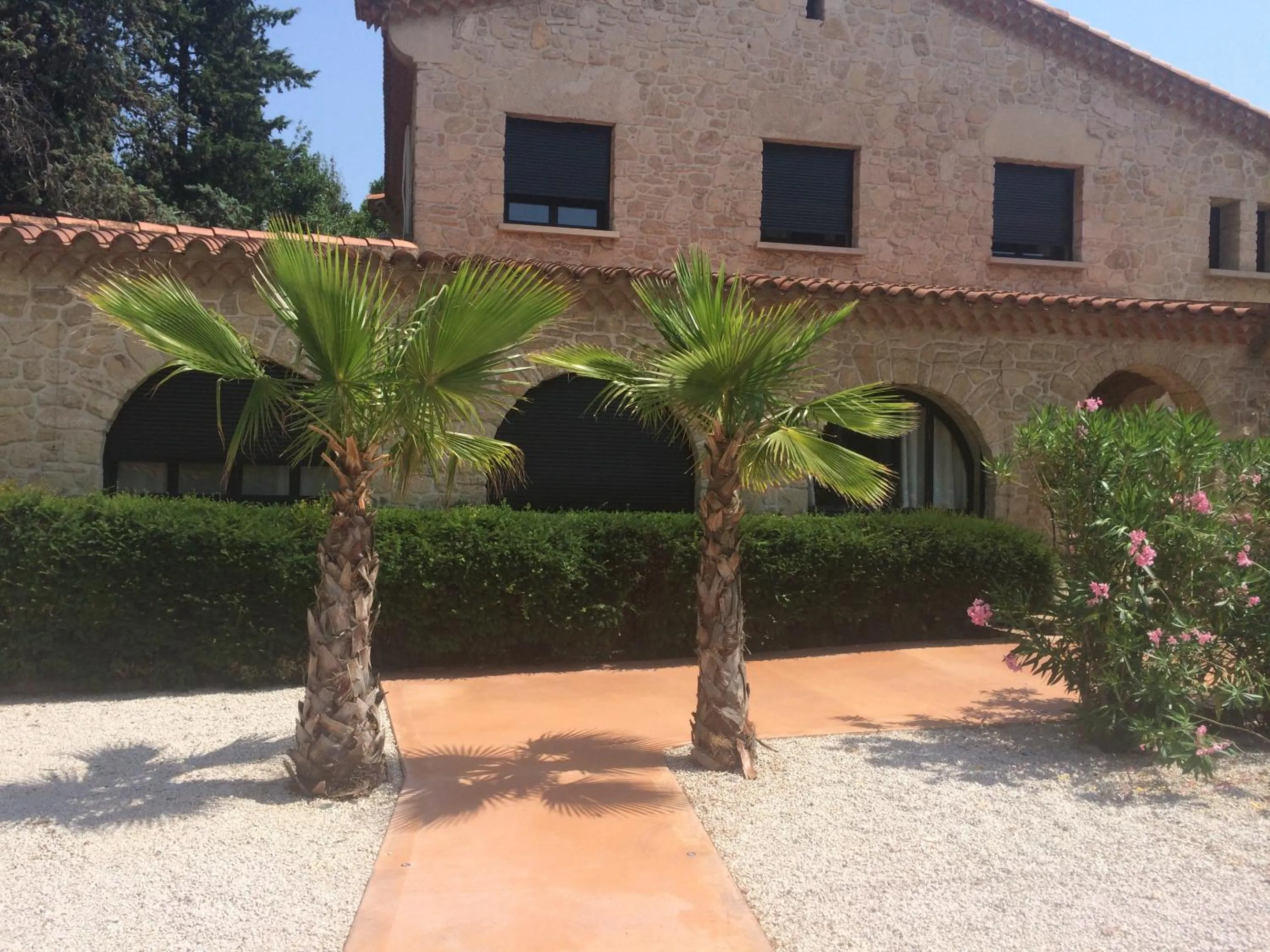 Property building in Le Sens Six