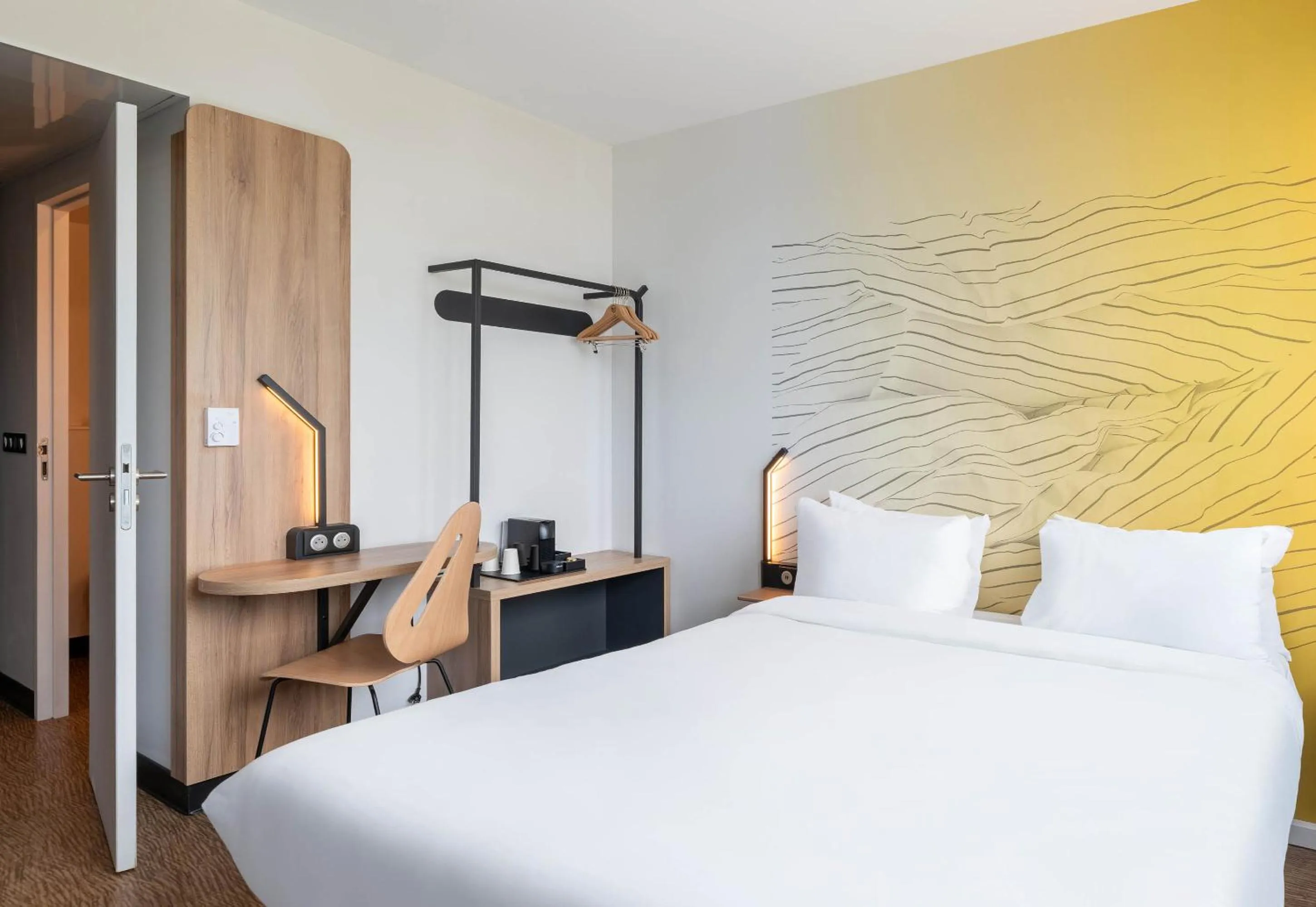 Bedroom, Bed in B&B HOTEL Villefranche-sur-Saône Sud