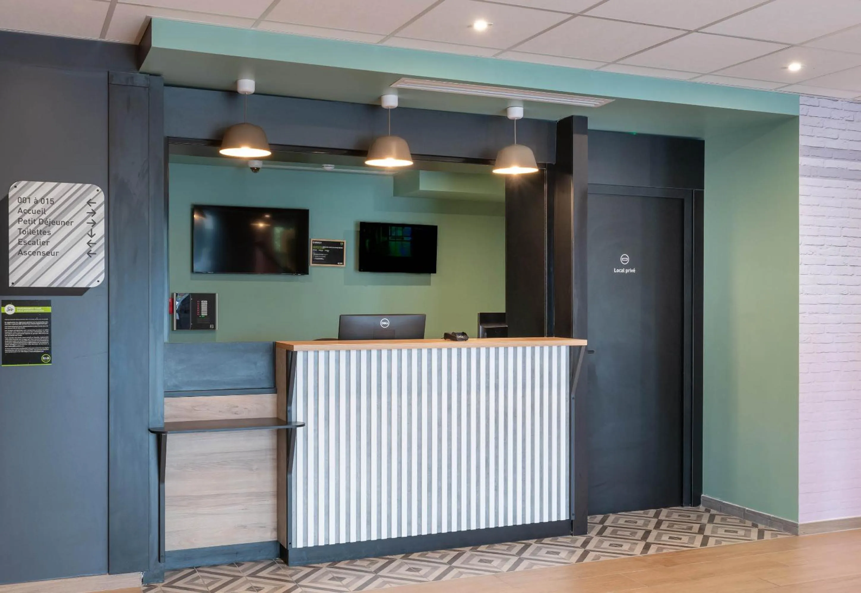 Lobby or reception in B&B HOTEL Villefranche-sur-Saône Sud