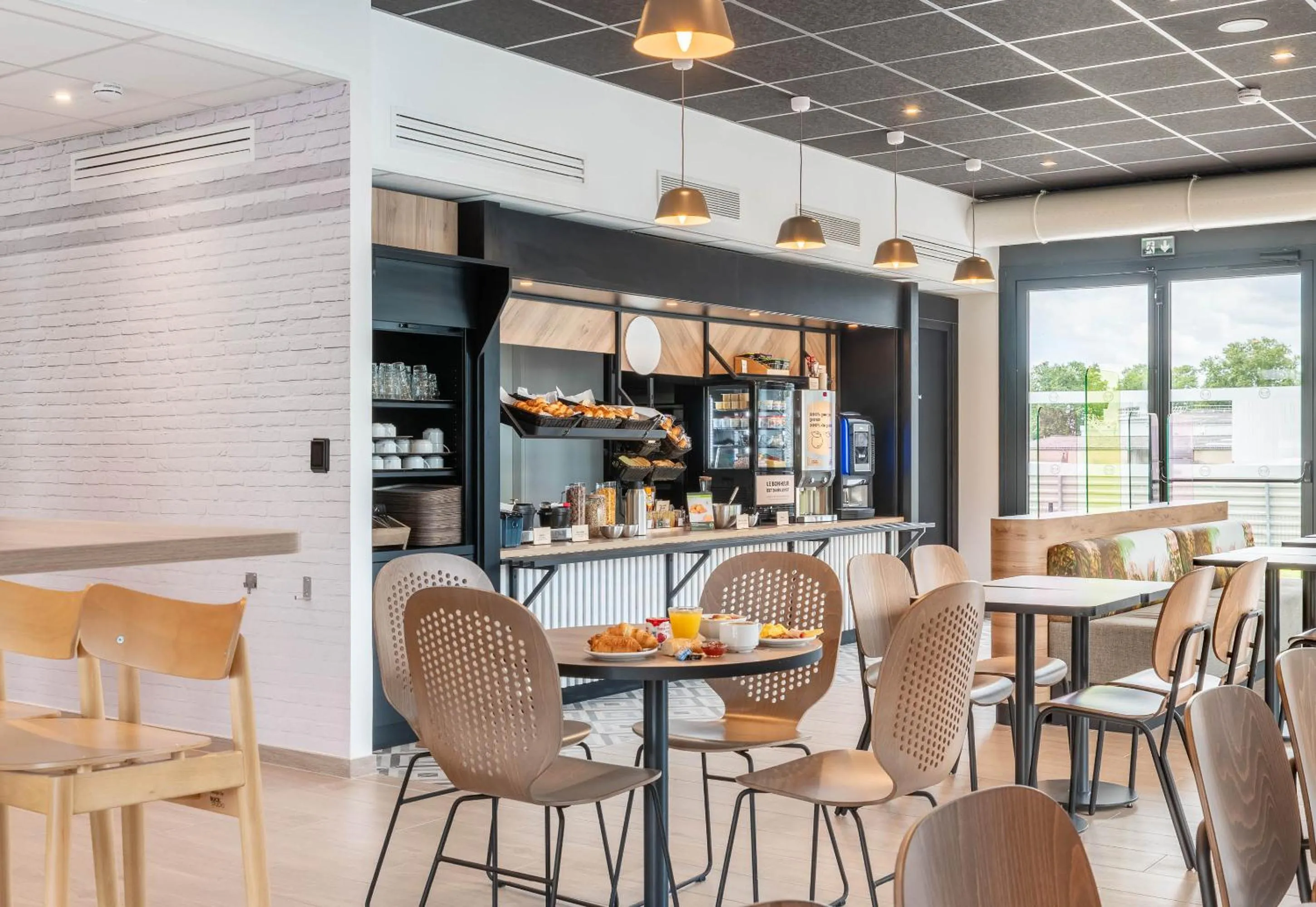 Restaurant/places to eat in B&B HOTEL Villefranche-sur-Saône Sud