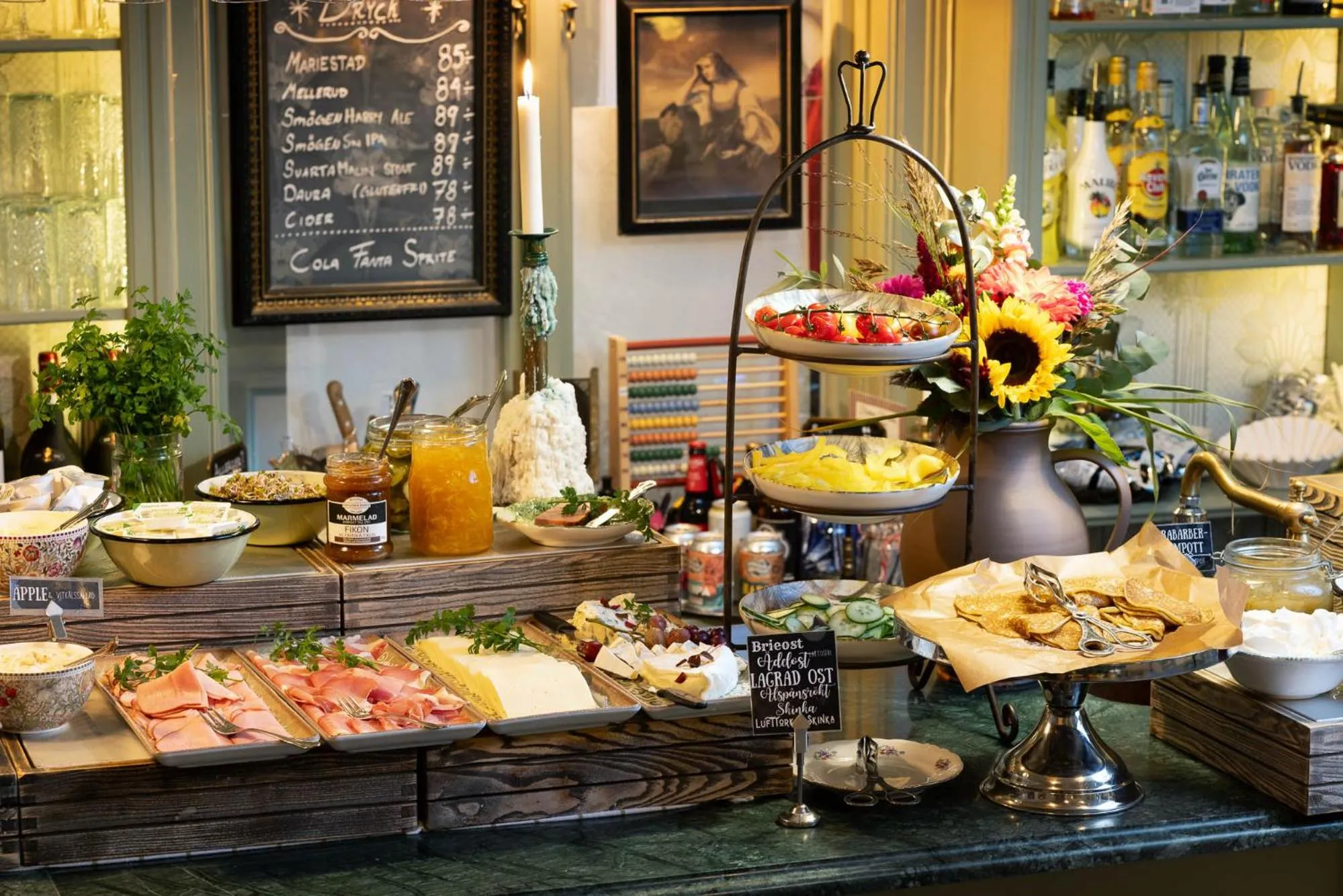 Breakfast in Strandflickornas Husen invid Havet