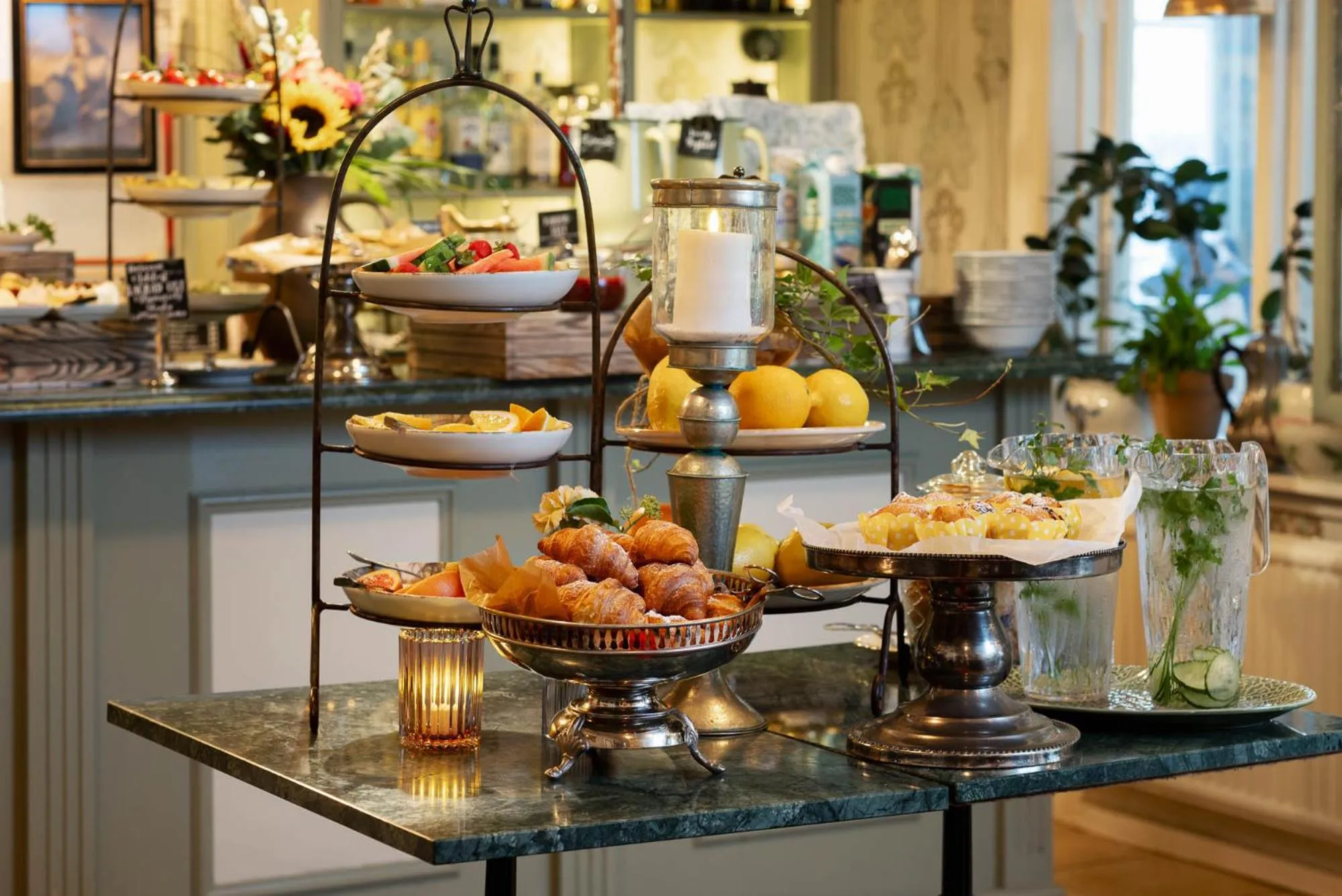 Breakfast in Strandflickornas Husen invid Havet