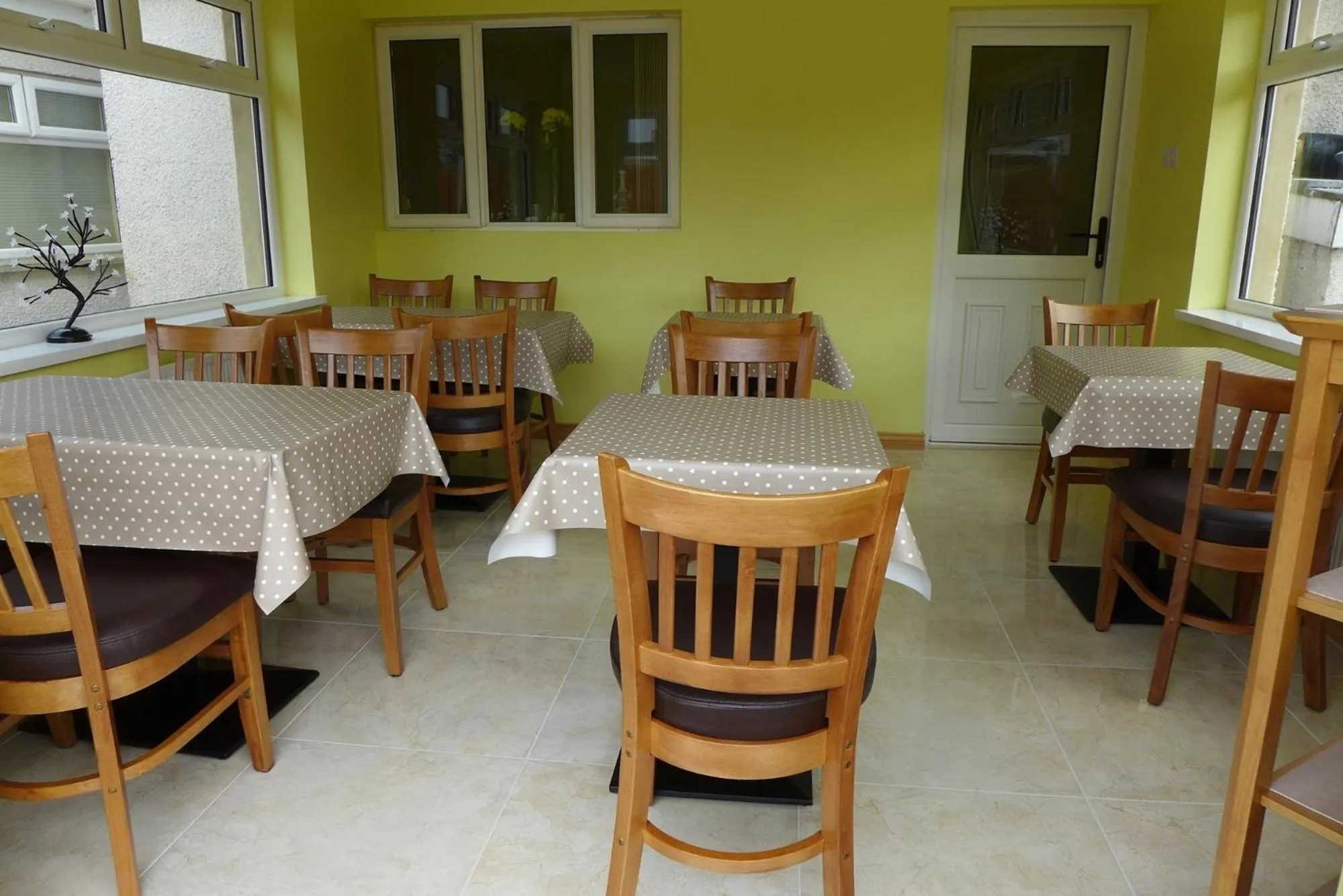 Restaurant/places to eat in Glen Haven Bed and Breakfast