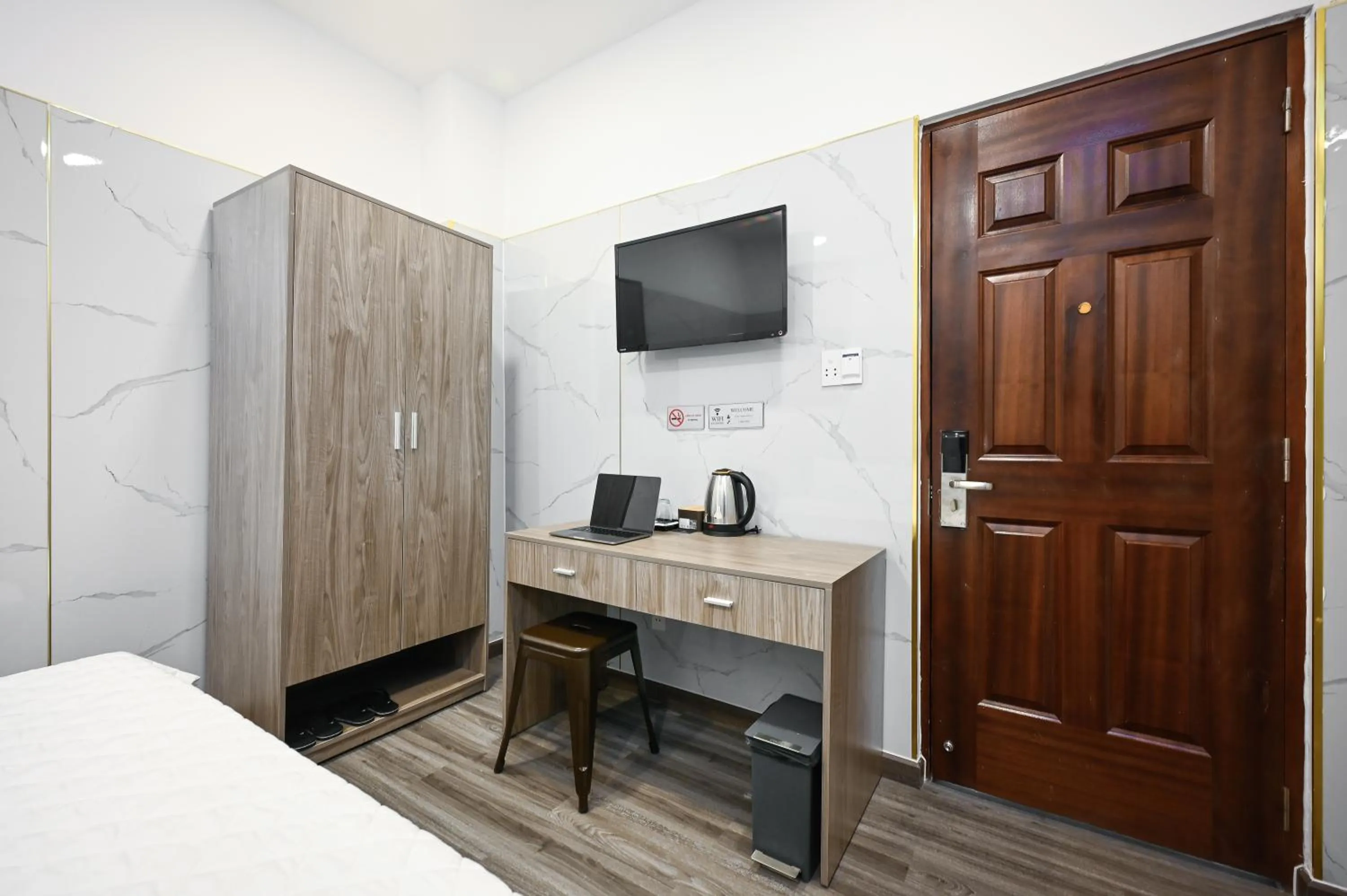 hair dresser, Bed in YoKo Airport Saigon Hotel