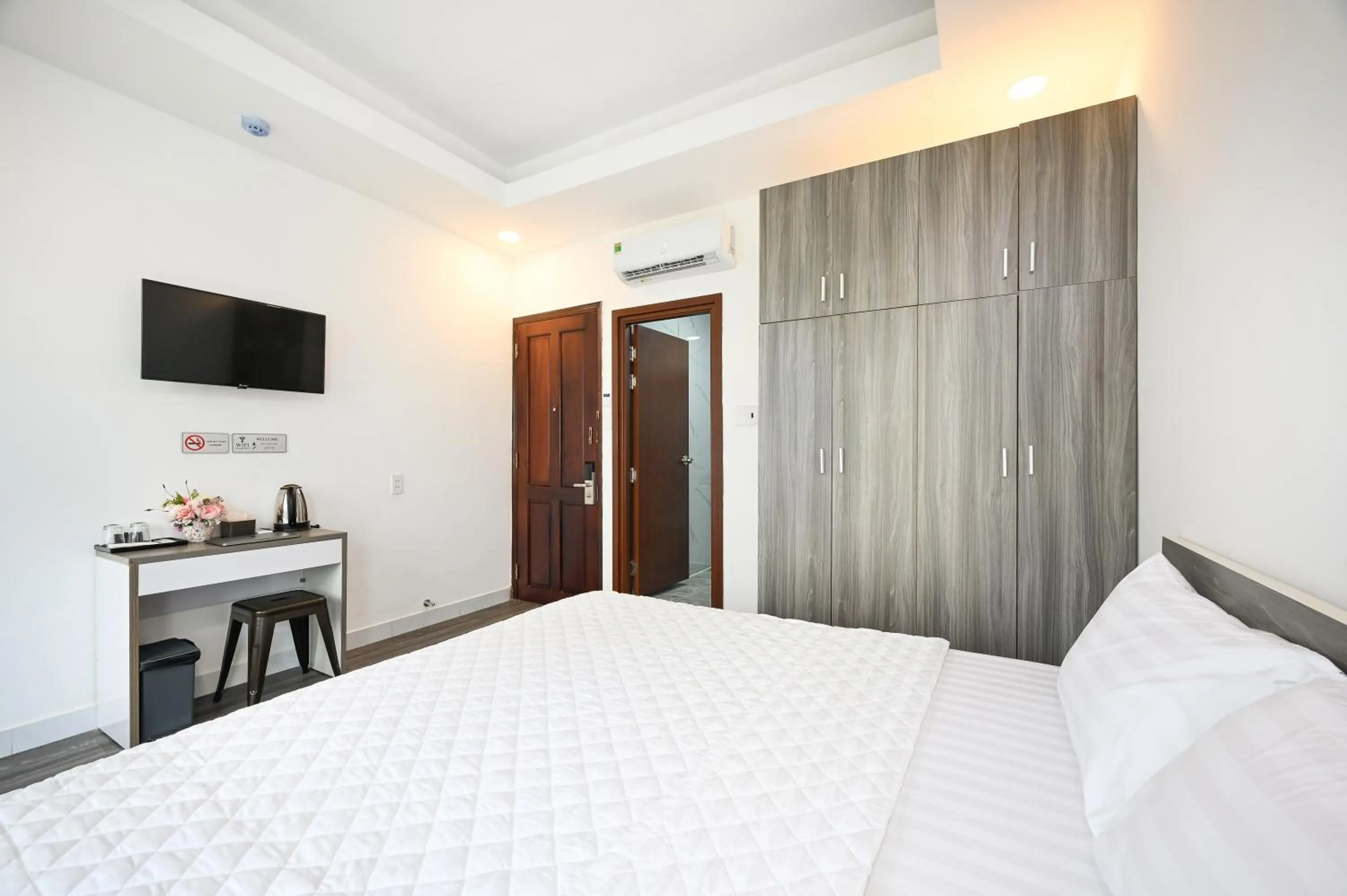 Bedroom, Bed in YoKo Airport Saigon Hotel