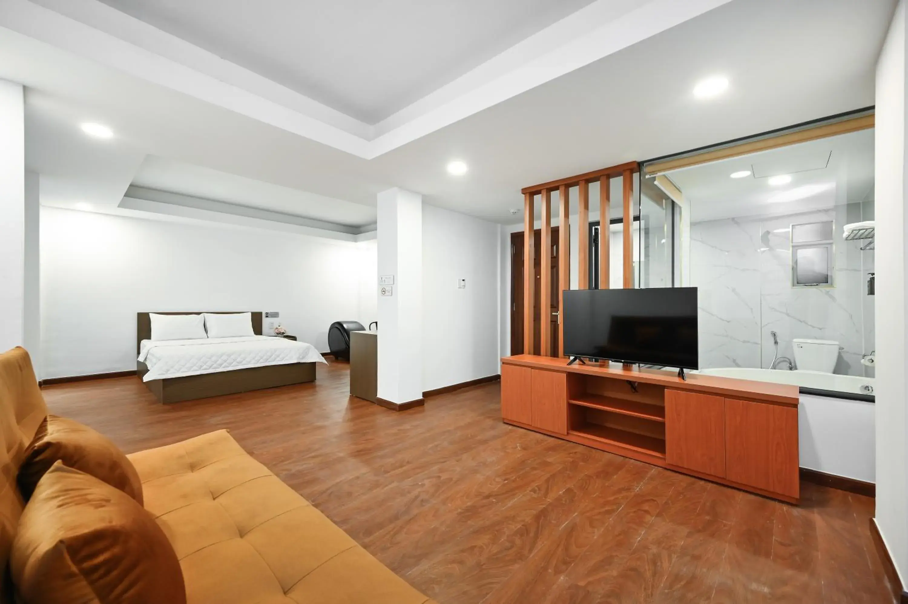 Premium Deluxe Room with Bathtub in YoKo Airport Saigon Hotel Premium Deluxe Room with Bathtub in YoKo Airport Saigon Hotel