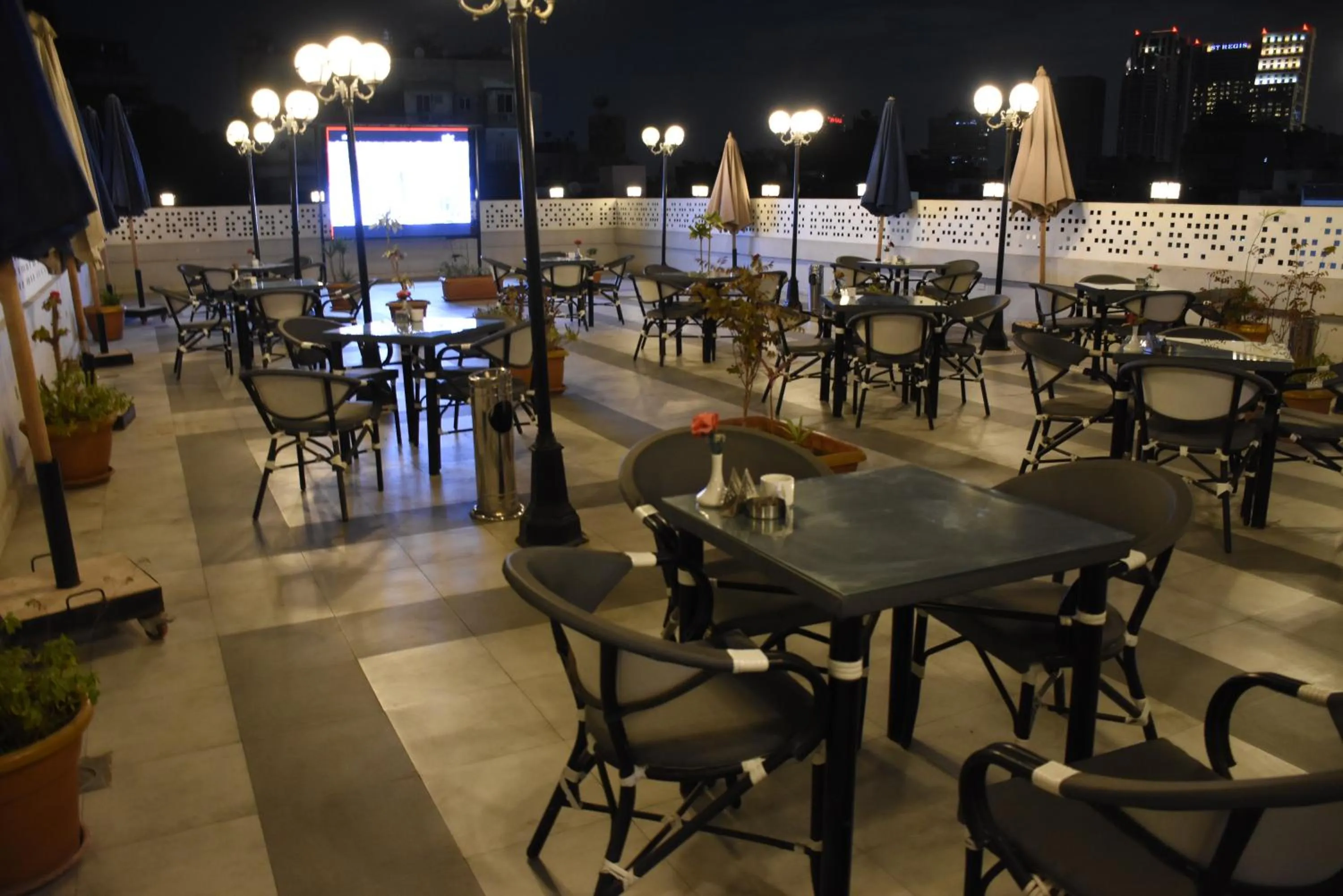 Restaurant/places to eat in Jewel Zamalek Hotel