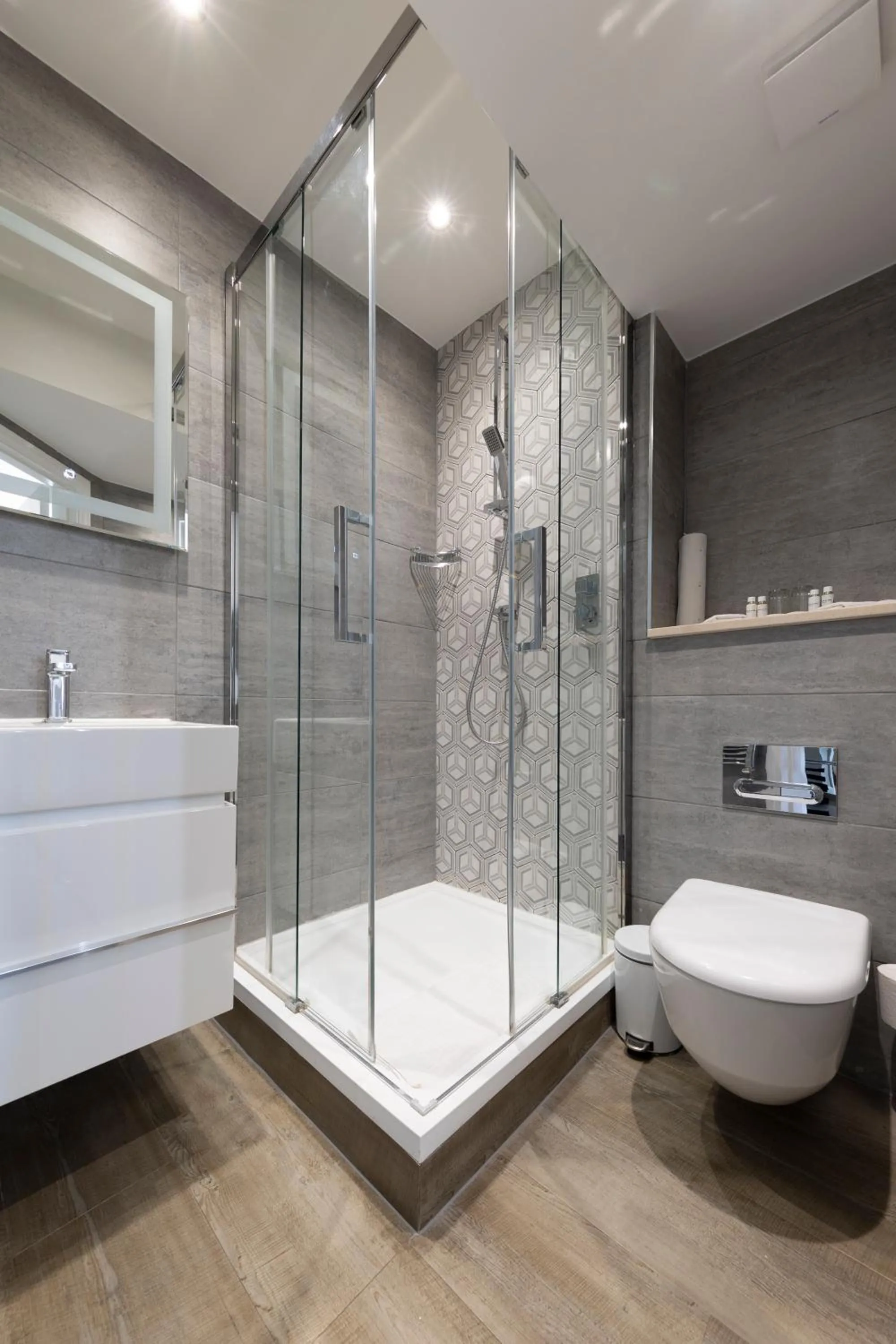 Shower in Best Western Premier Dover Marina Hotel & Spa