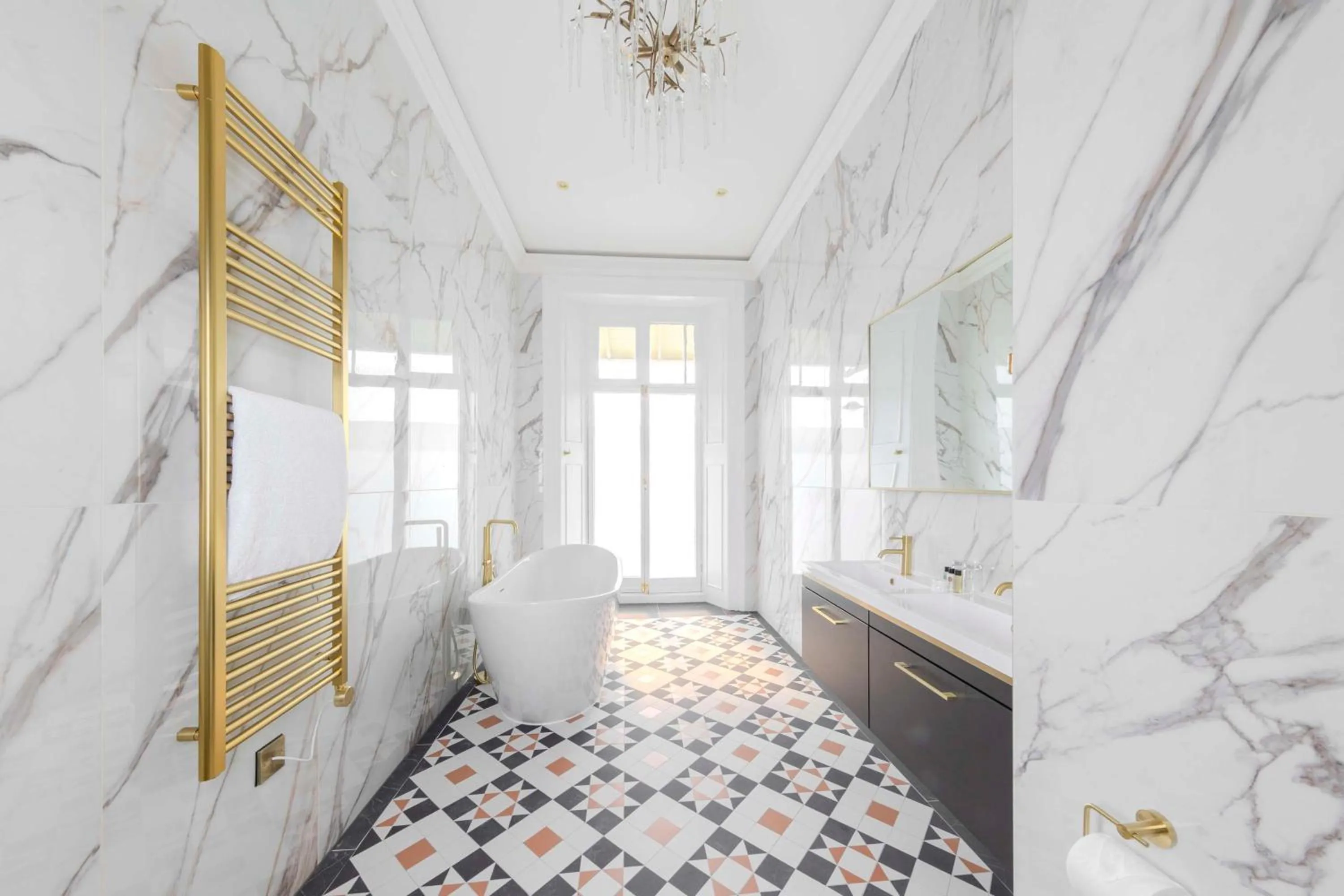 Bathroom, Bed in Best Western Premier Dover Marina Hotel & Spa