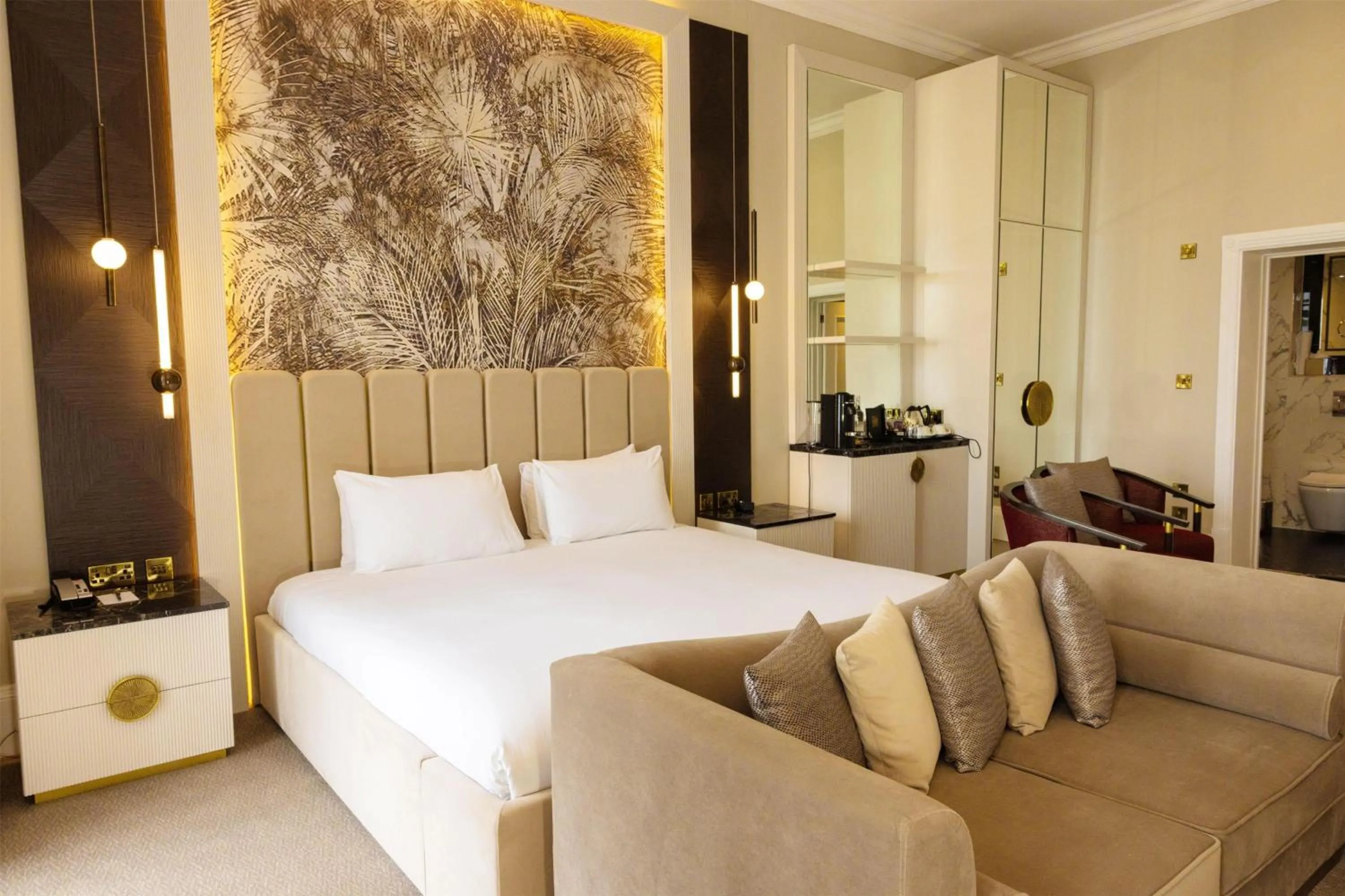 Living room, Bed in Dover Marina Hotel & Spa, Tapestry Collection by Hilton