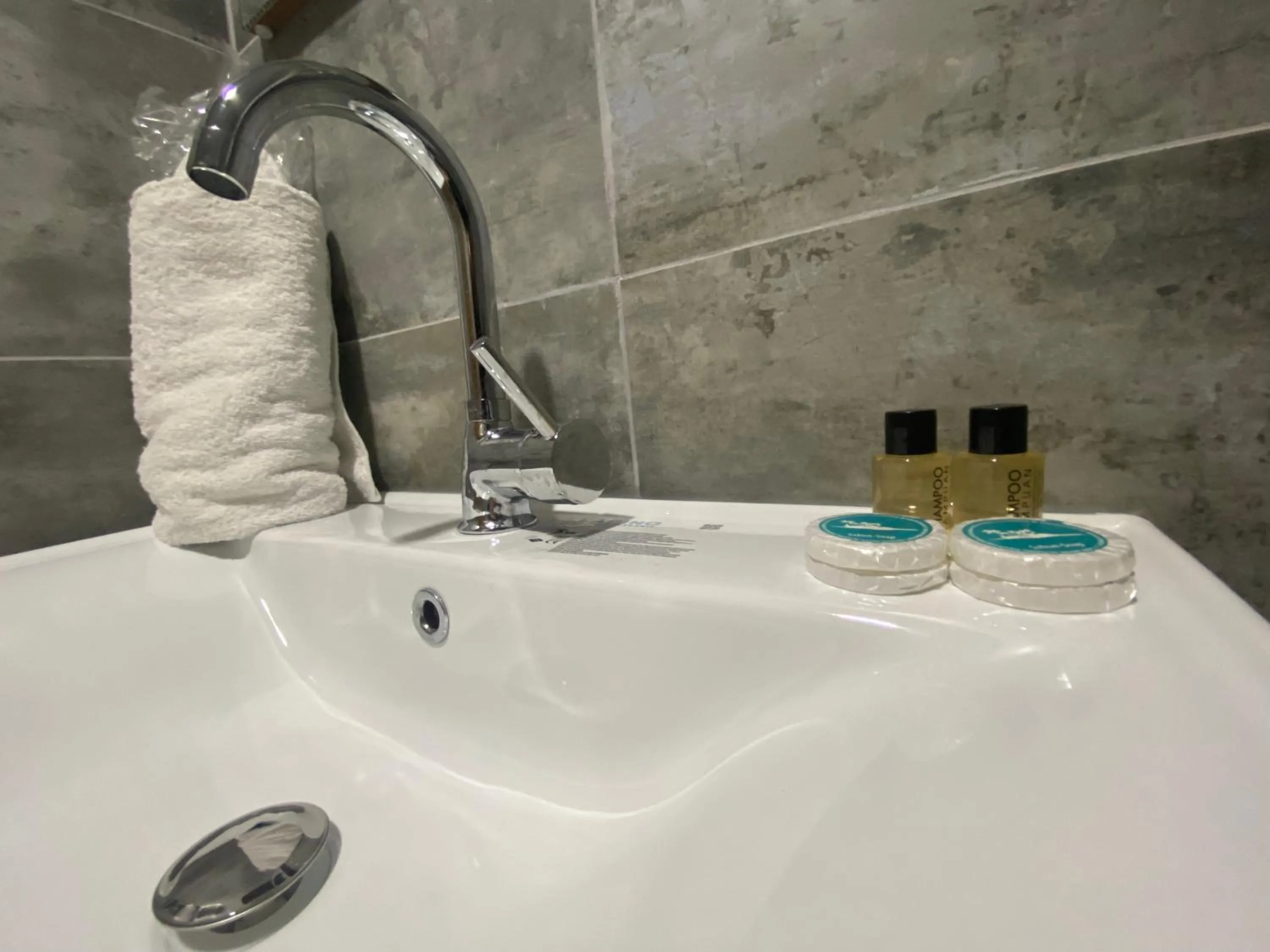 Bathroom in Rosse Hotel