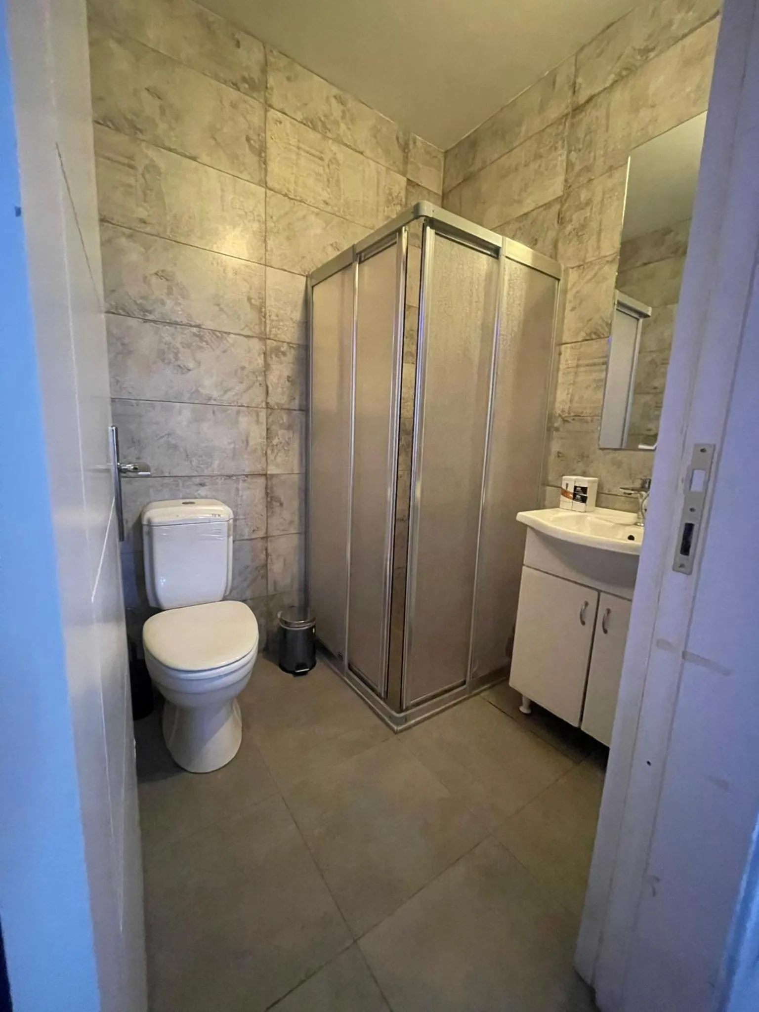 Shower in Rosse Hotel