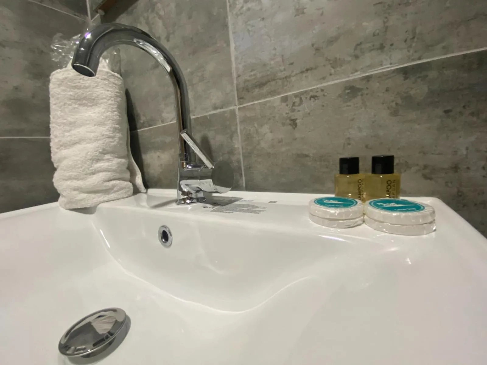 Bathroom in Rosse Hotel