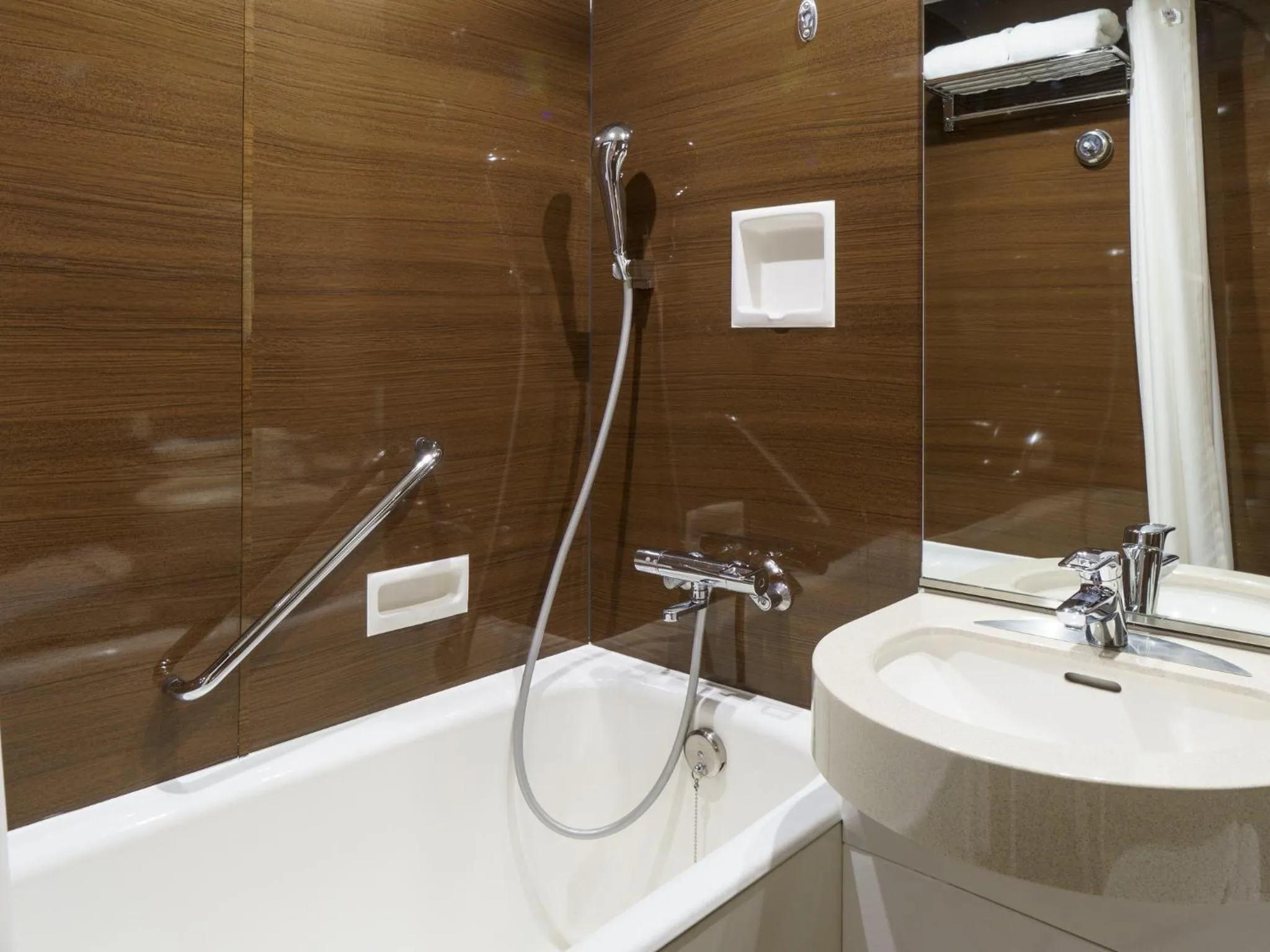 Shower in JR Hotel Clement Takamatsu