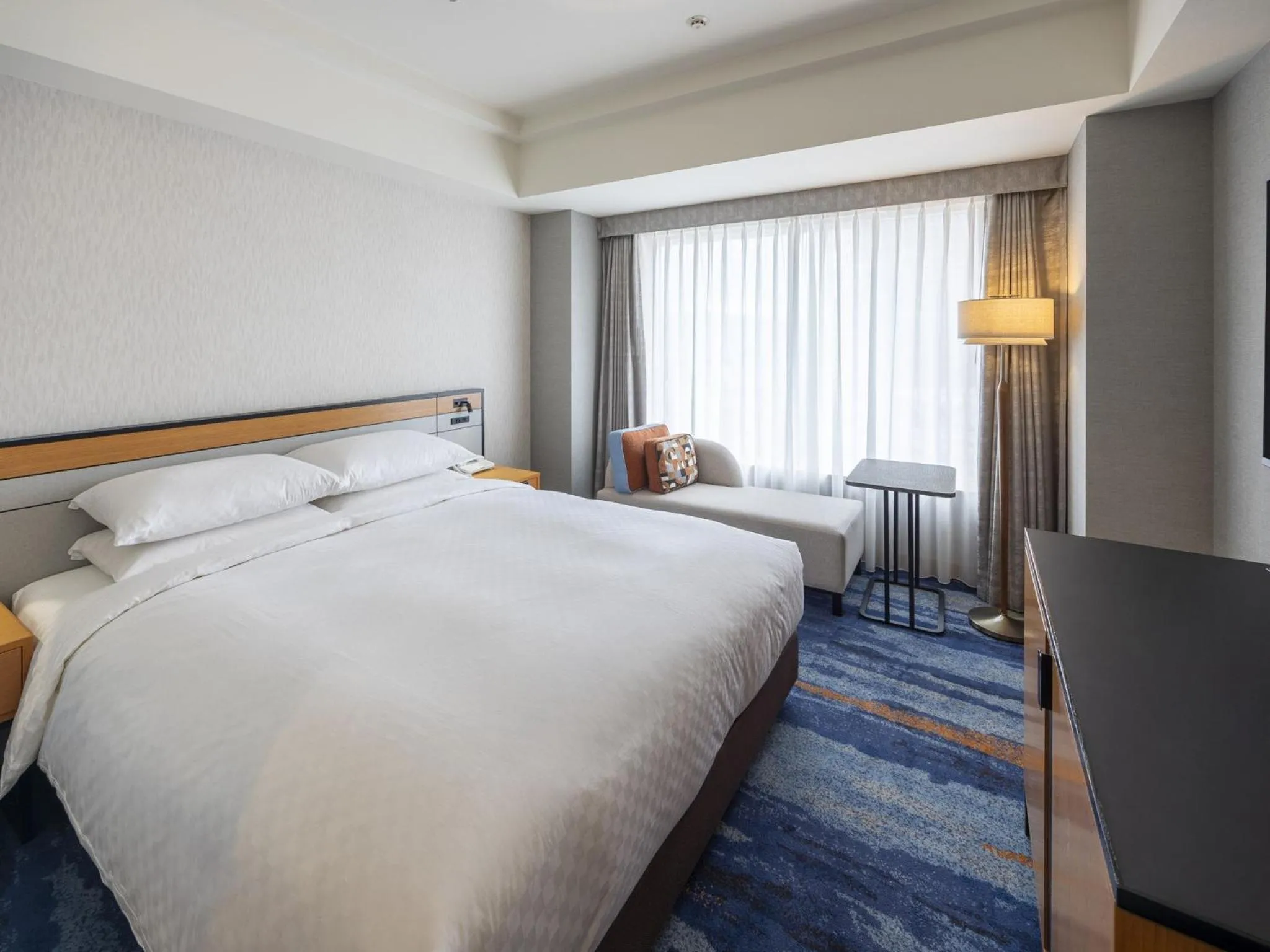 Bed in JR Hotel Clement Takamatsu