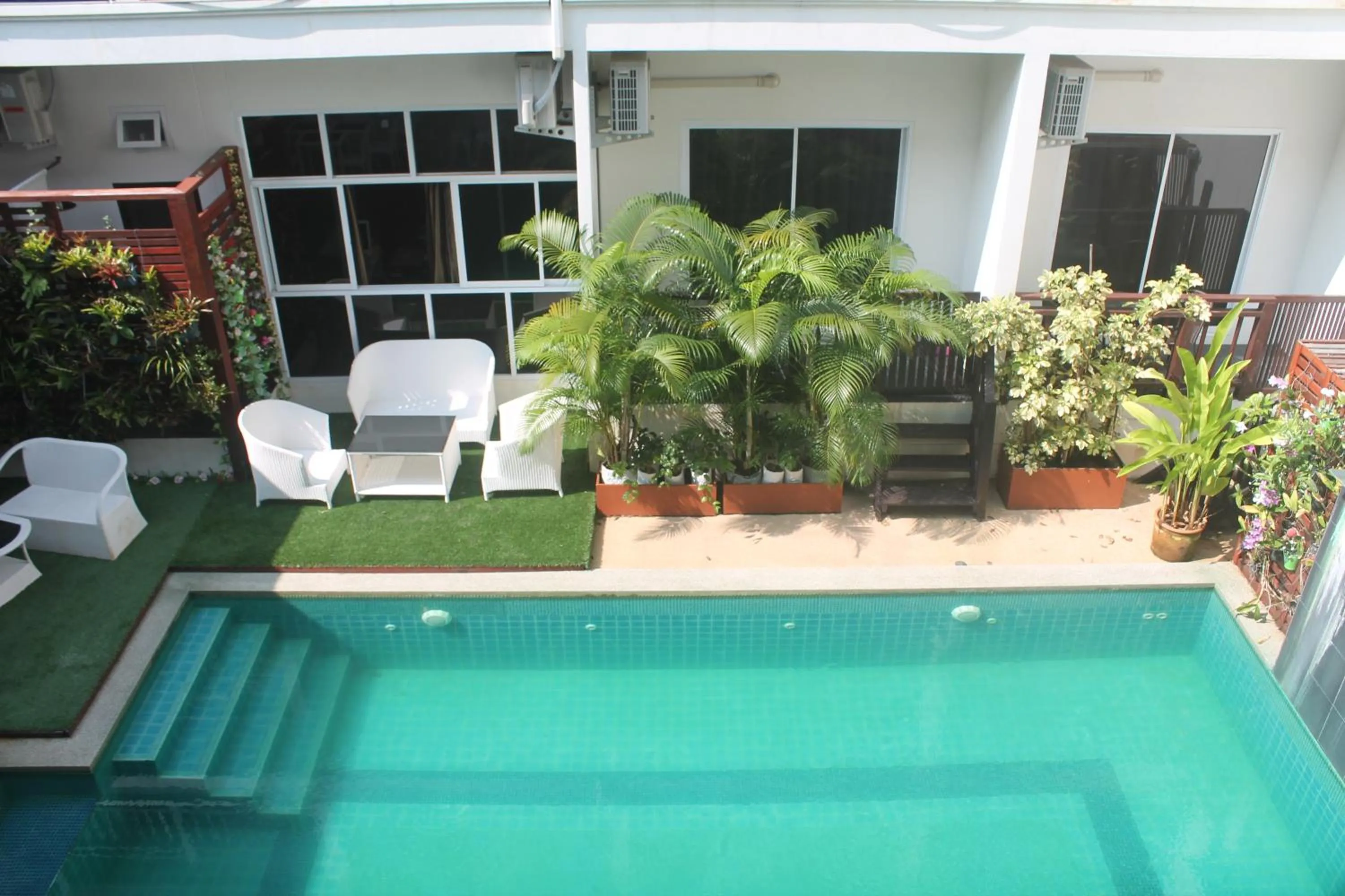 Swimming pool in Huen Chan Thip