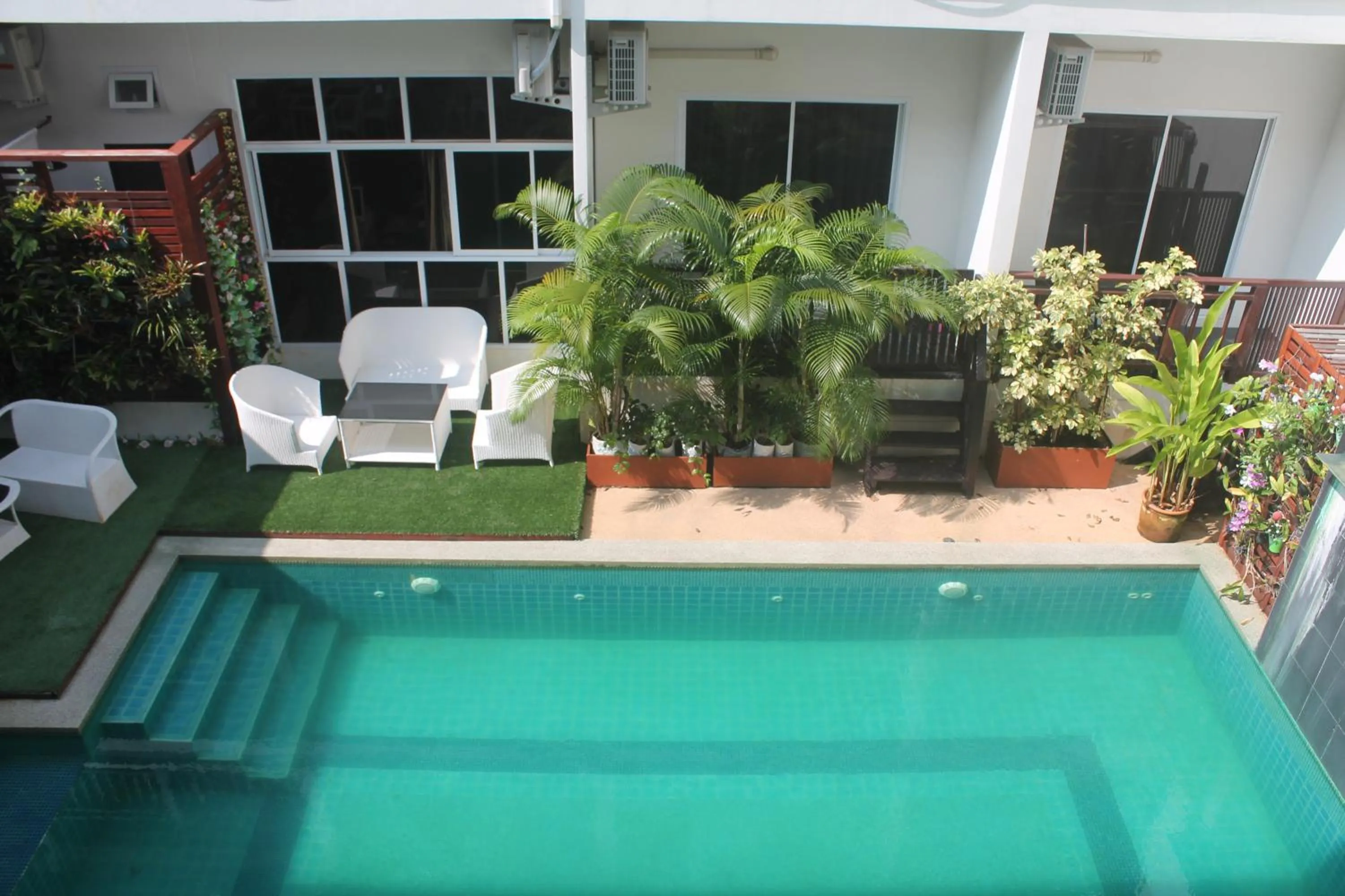 Swimming pool in Huen Chan Thip